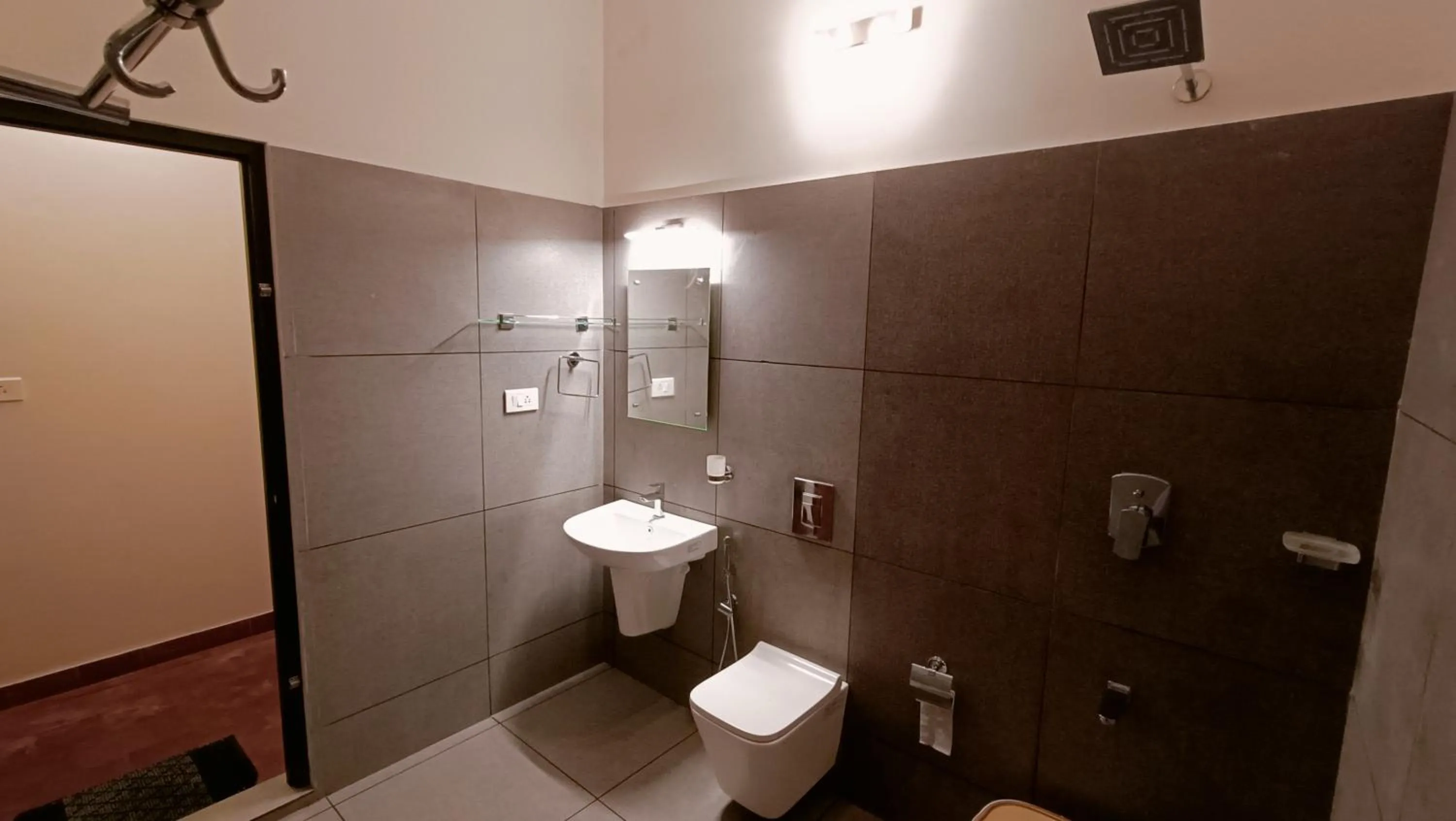 Toilet in Adrak Mountain Mist Forest Resort