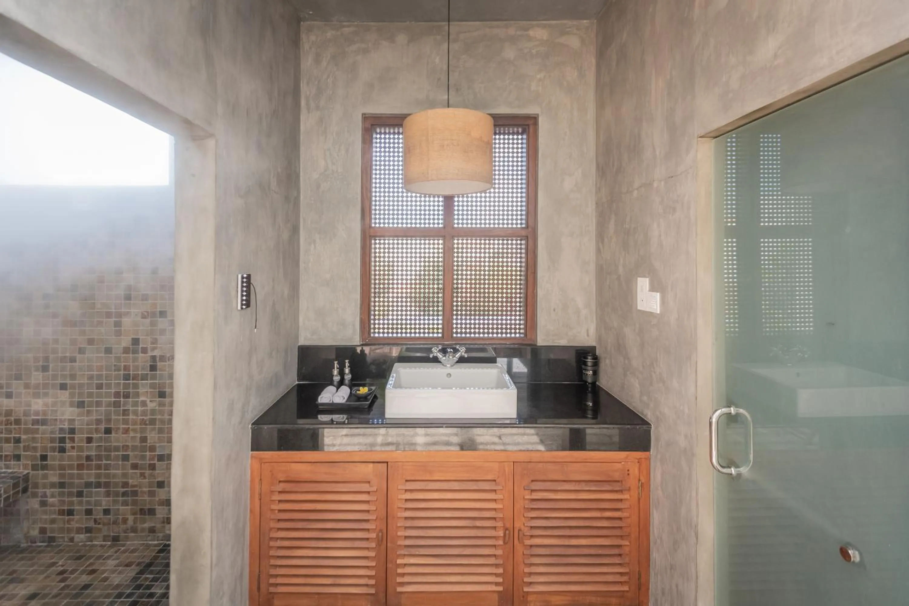 Hot Tub in Ishq Colombo