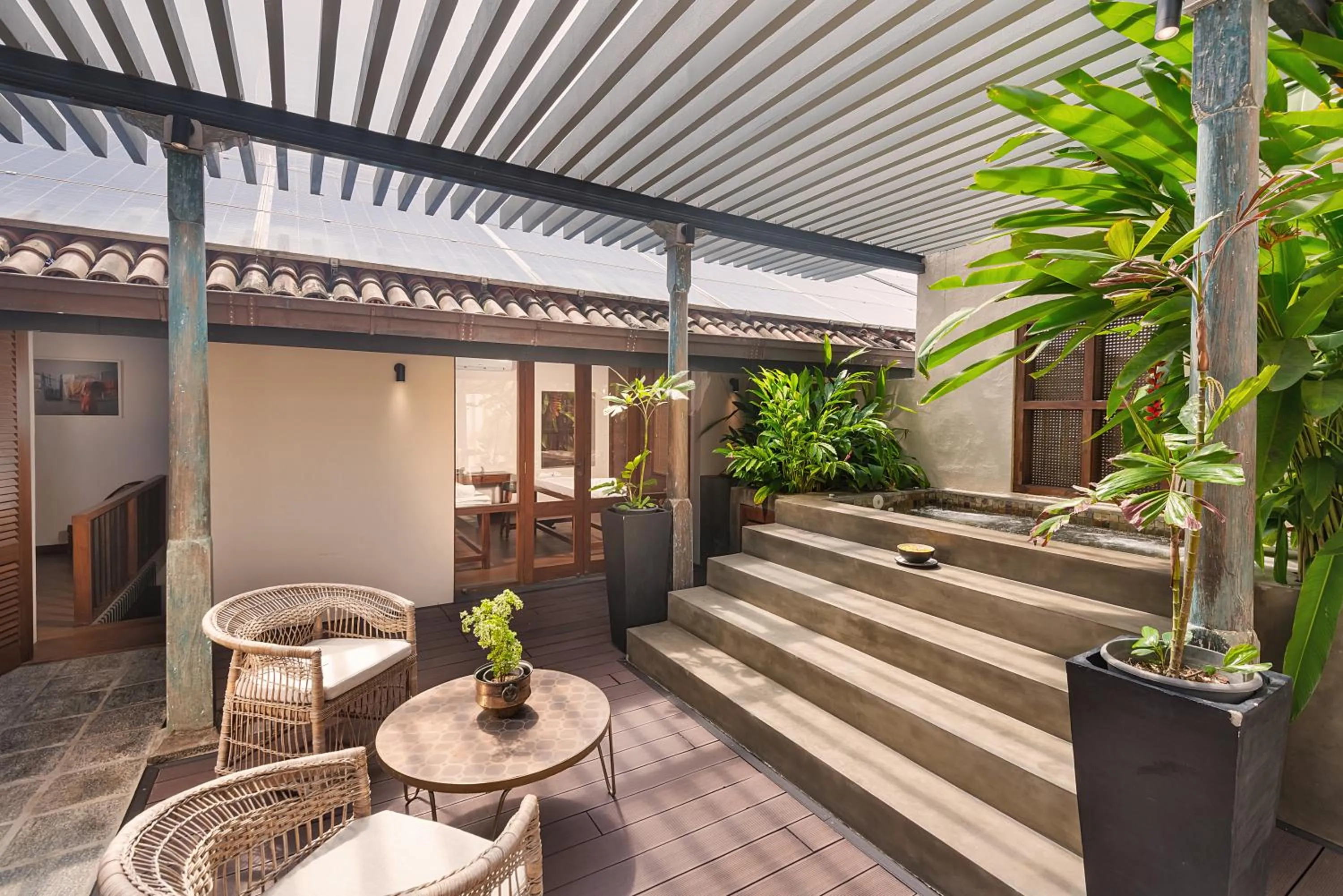 Hot Tub in Ishq Colombo