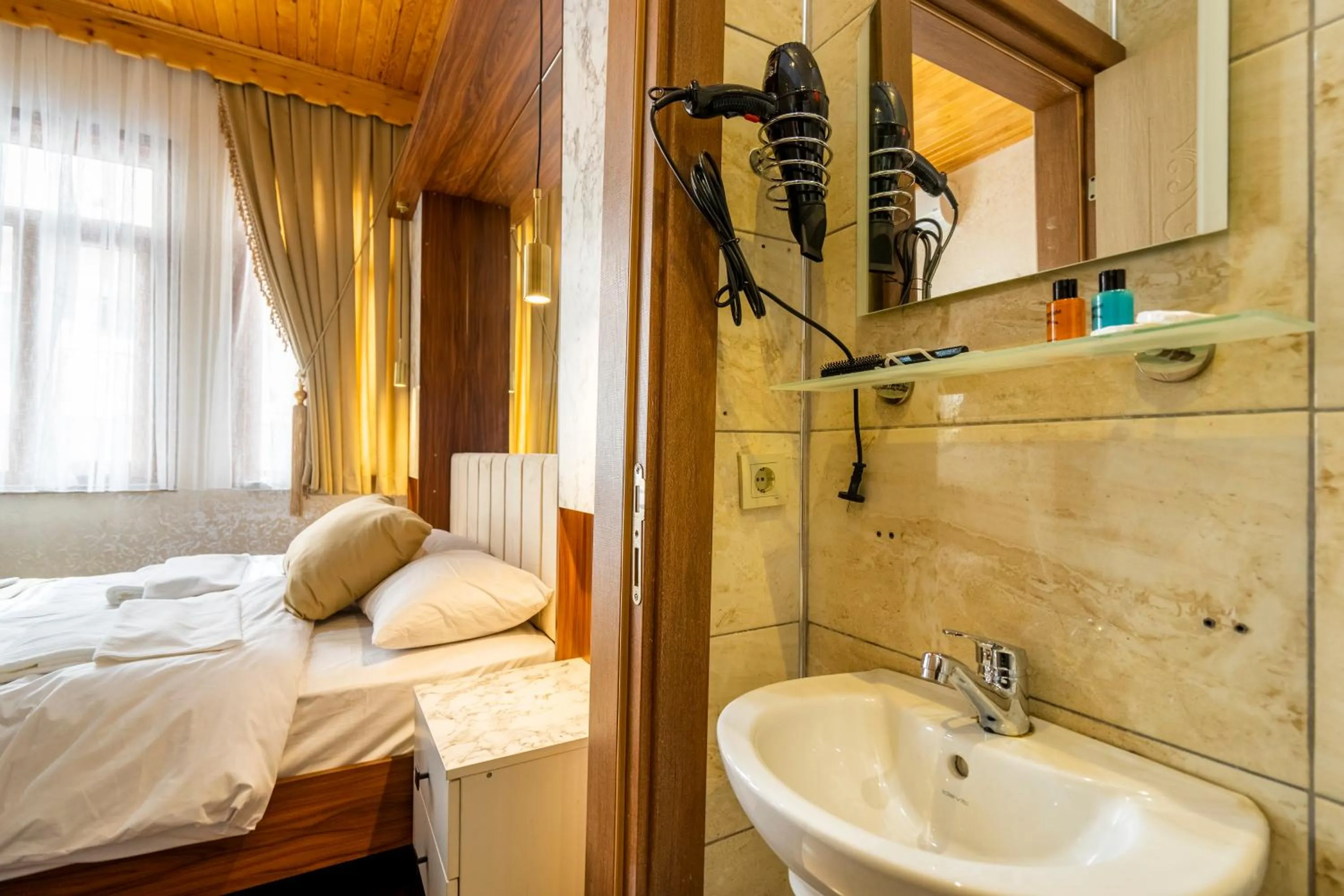 Toilet, Bed in Candy Hotel