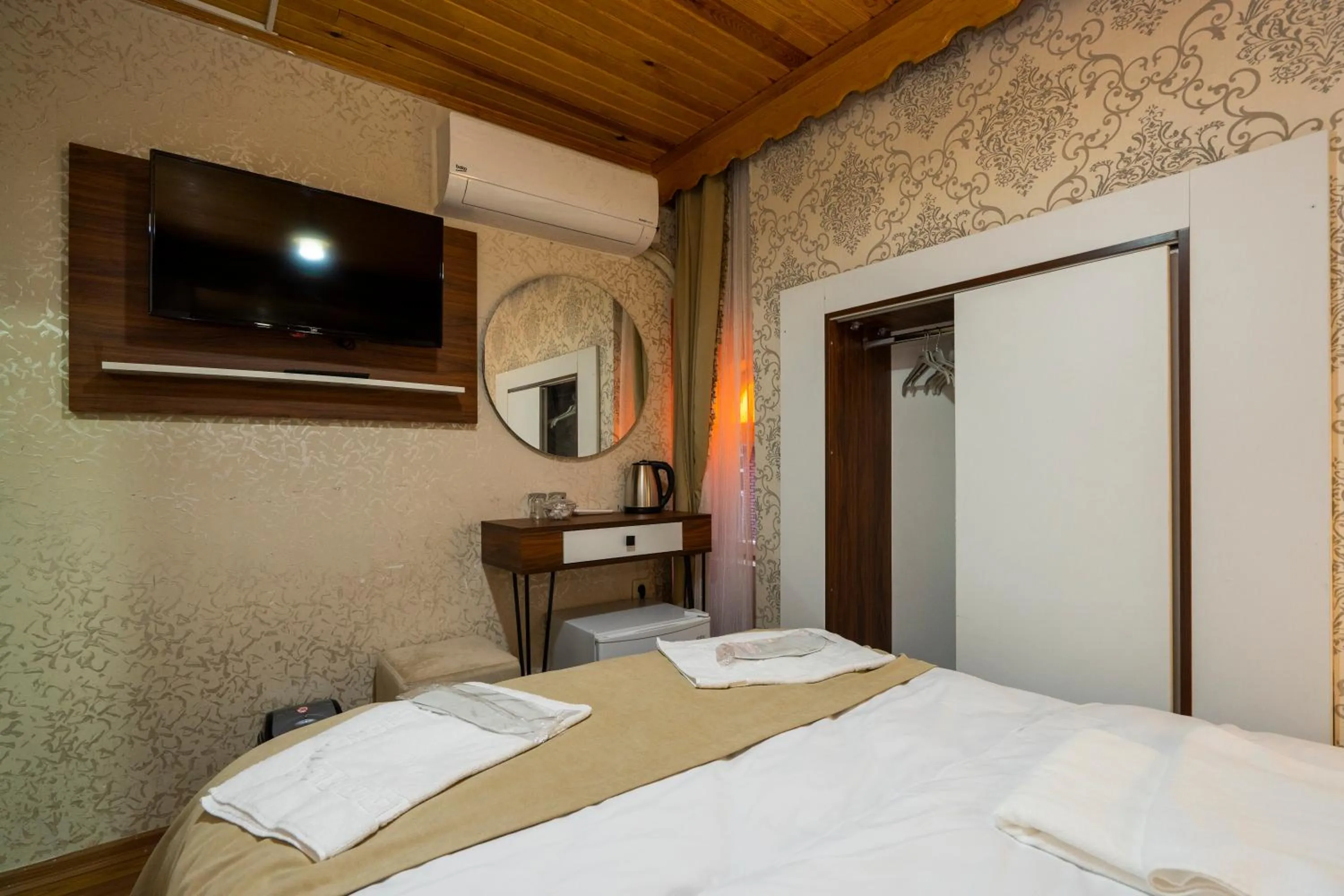 Communal lounge/ TV room, Bed in Candy Hotel