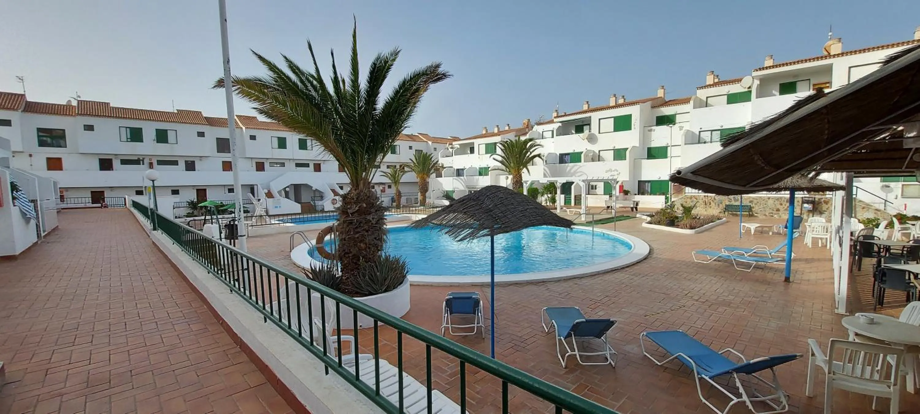 Pool view in Alondras Park - Sleeps 2 - Parking - Pool