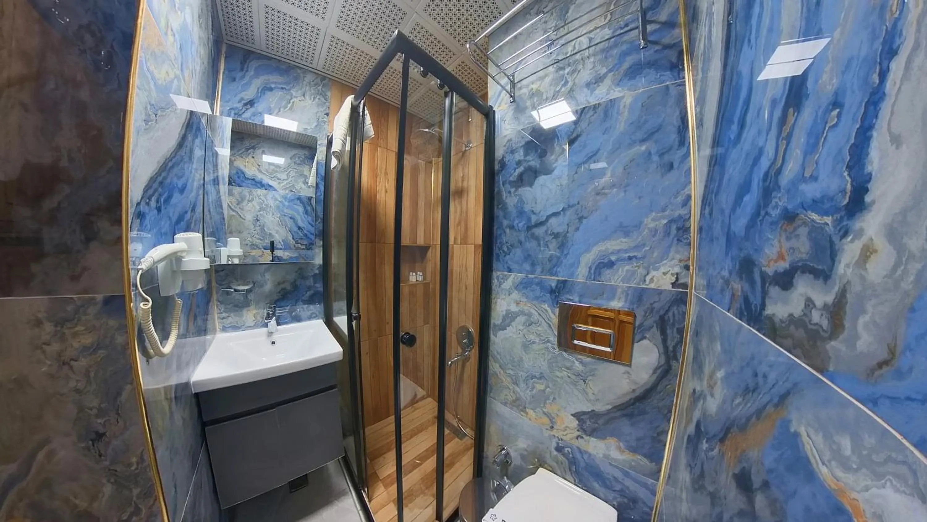 Bathroom in Mr Crane Hotel