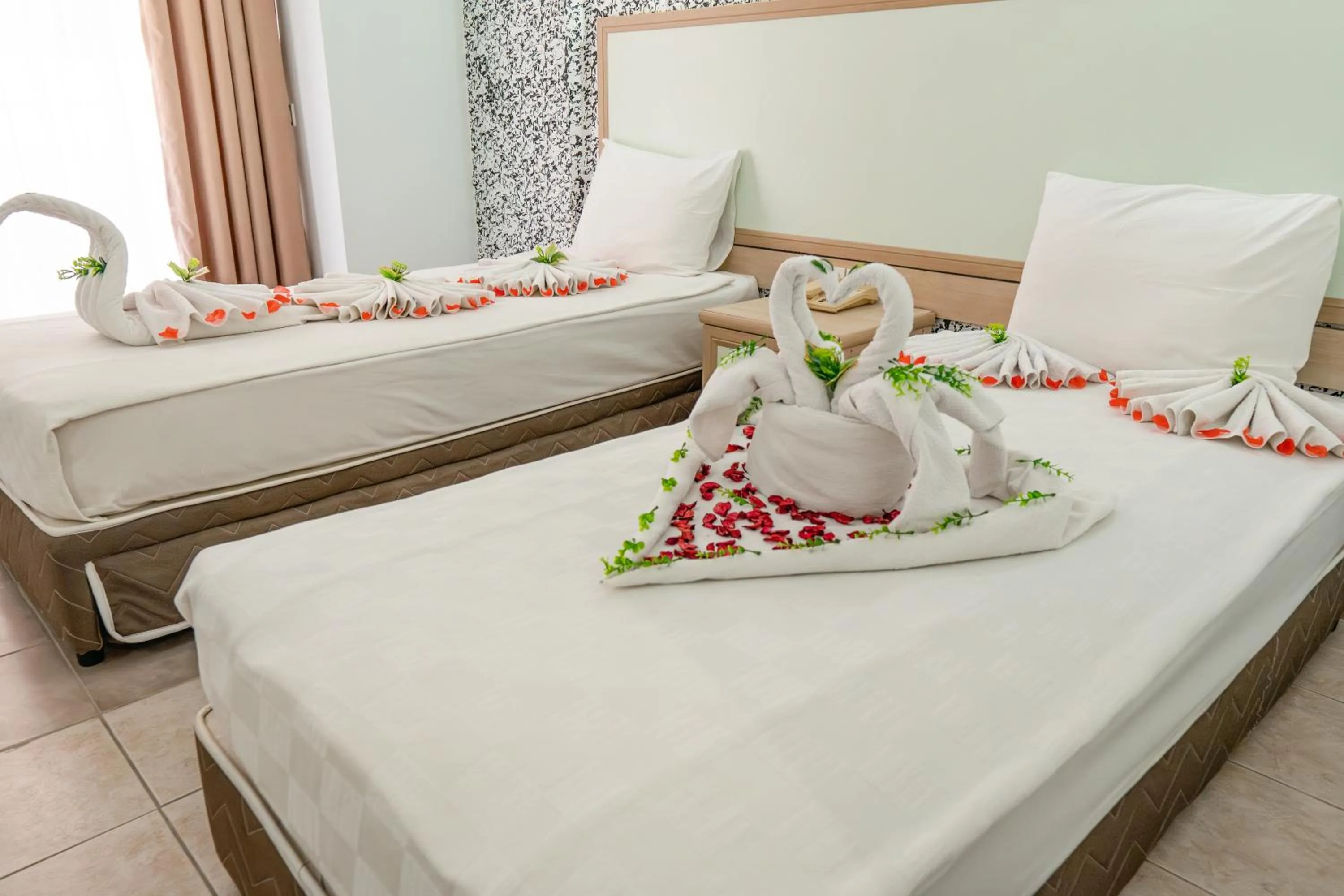 Photo of the whole room, Bed in Mr Crane Hotel