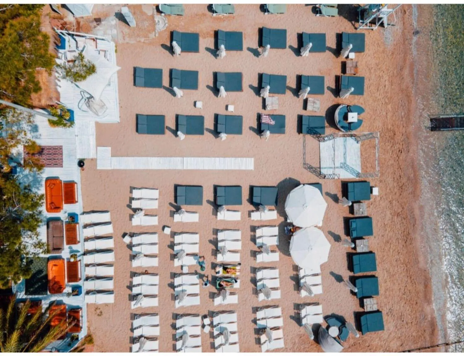 Beach in Mr Crane Hotel