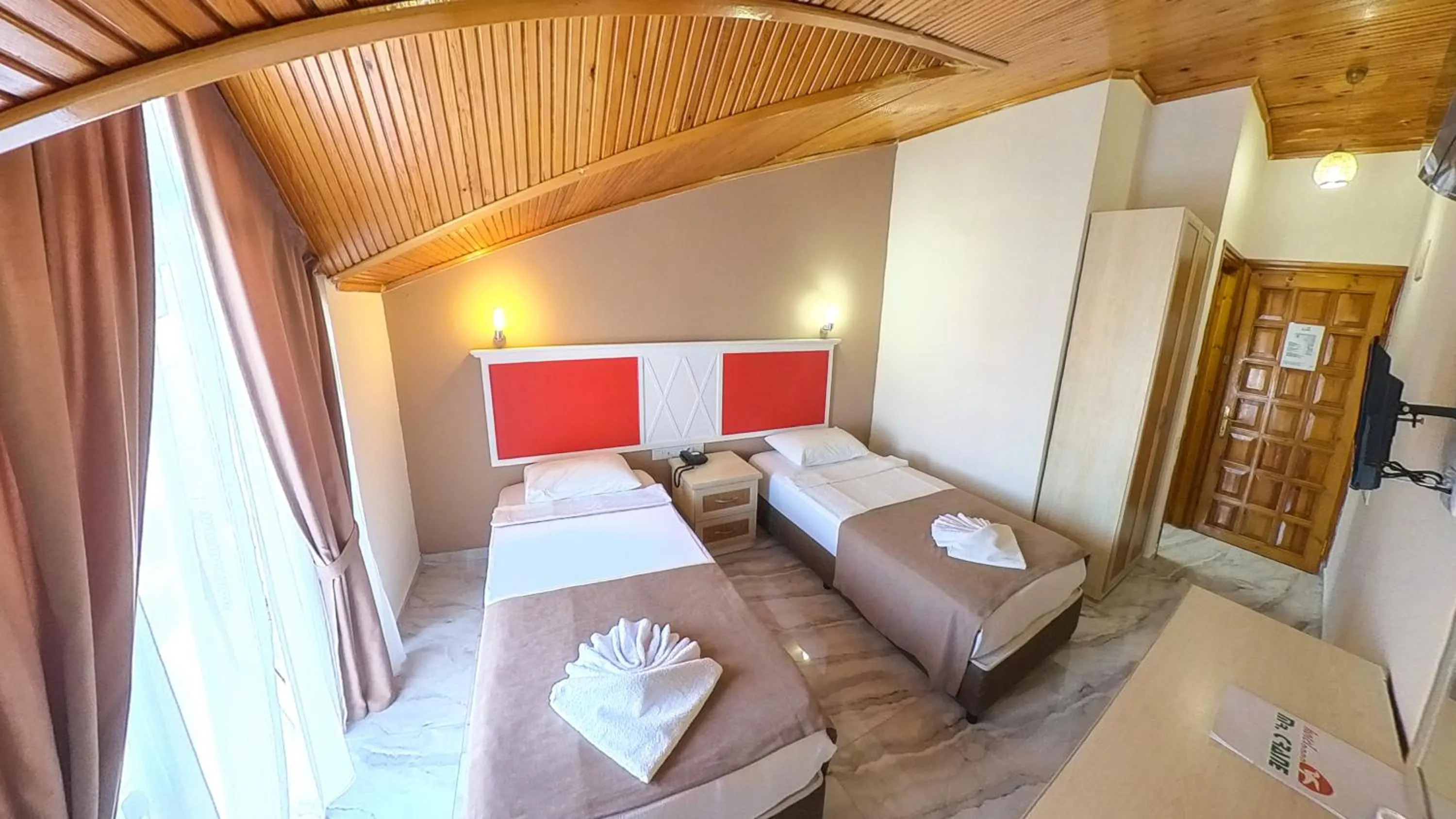 Living room, Bed in Mr Crane Hotel