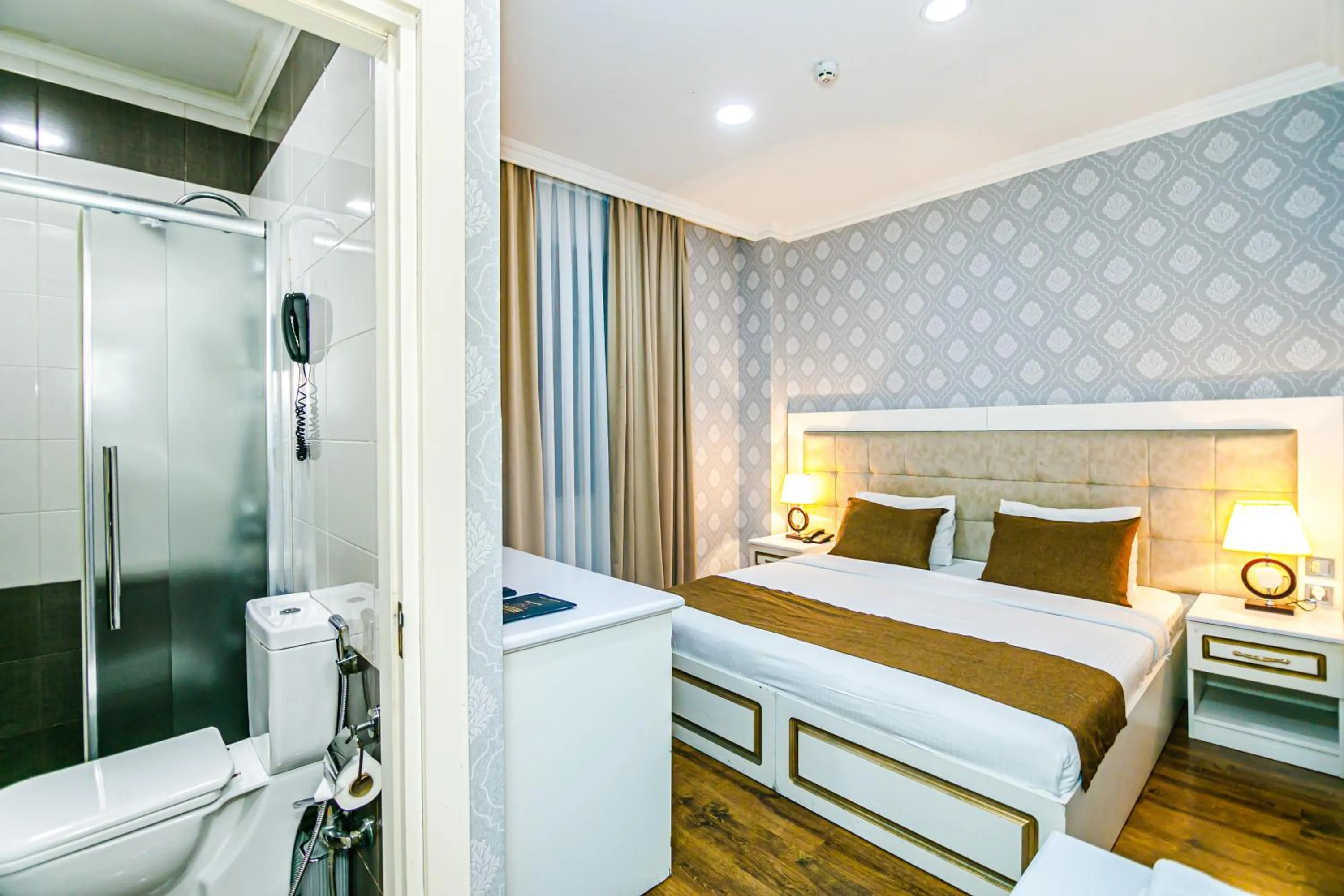 Bedroom, Bed in Maris Hotel Baku