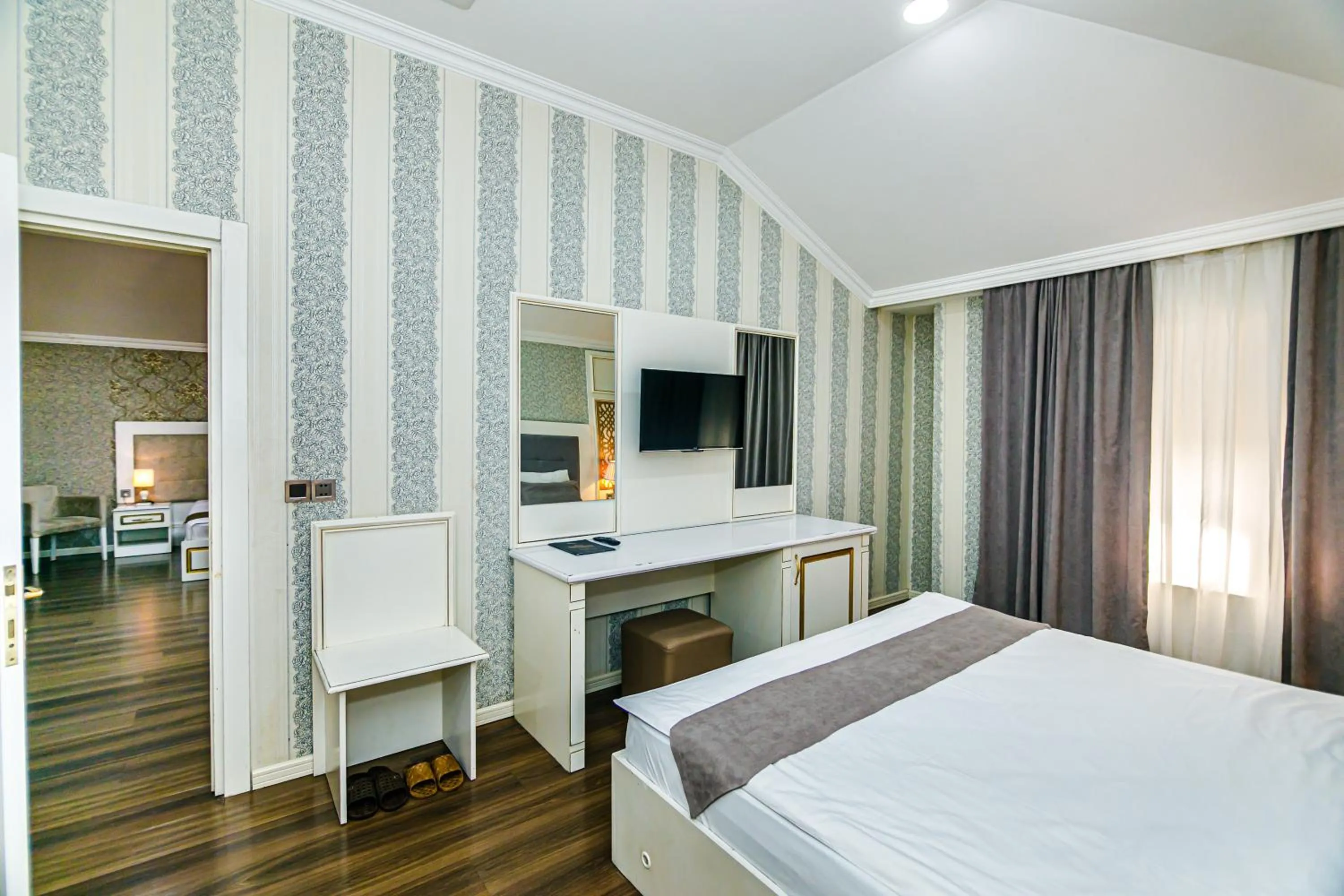 Bedroom, Bed in Maris Hotel Baku