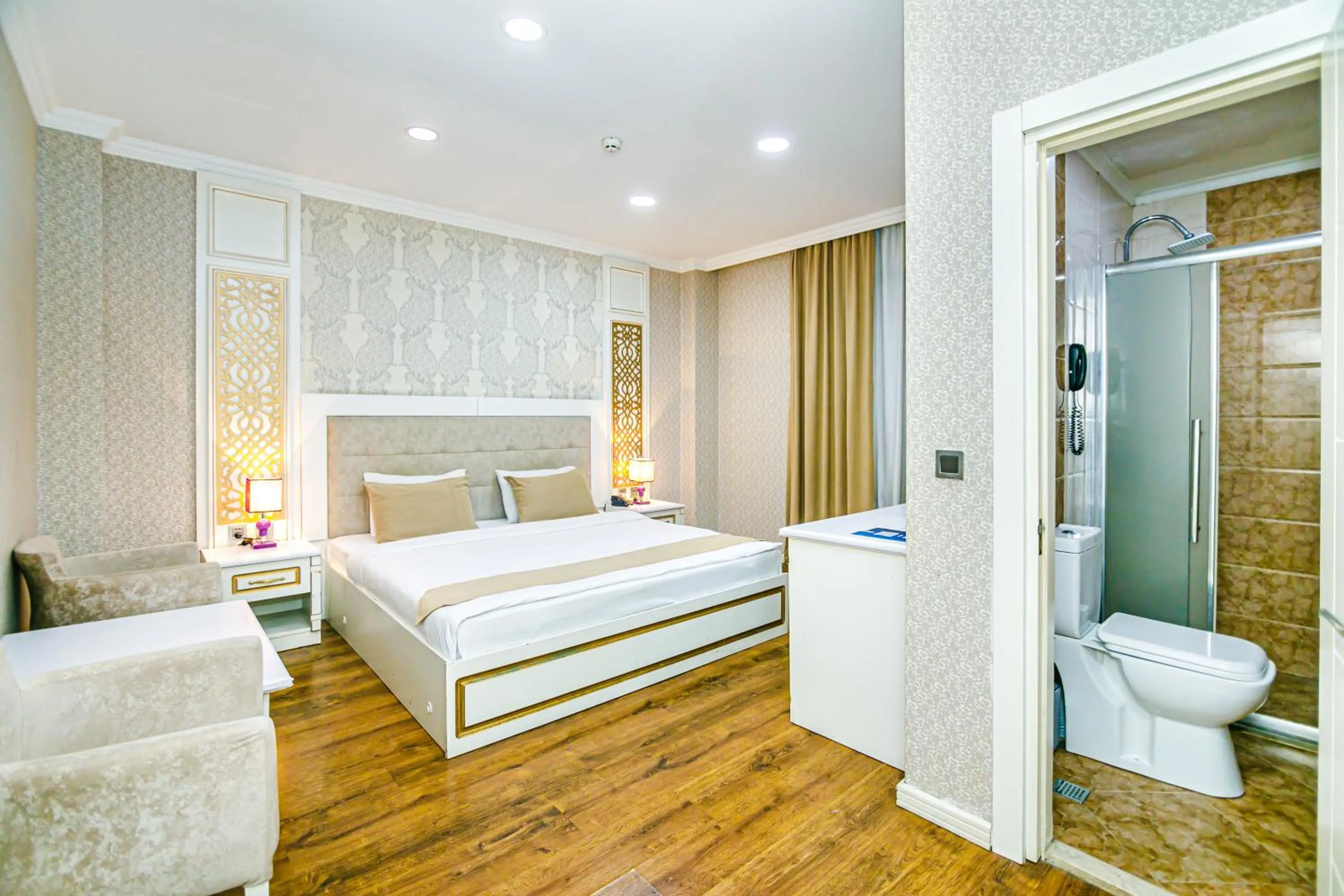 Bedroom, Bed in Maris Hotel Baku