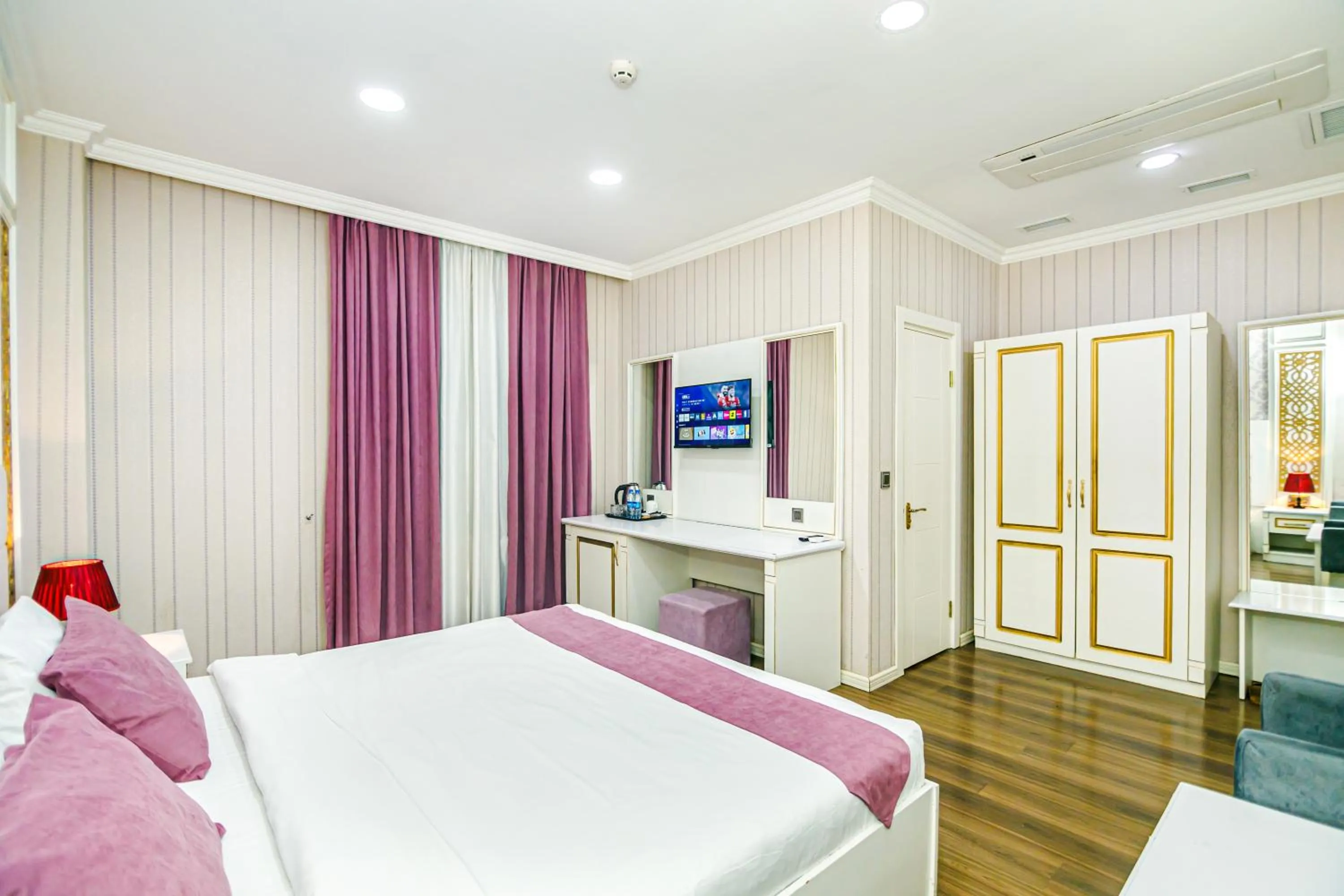 Photo of the whole room, Bed in Maris Hotel Baku