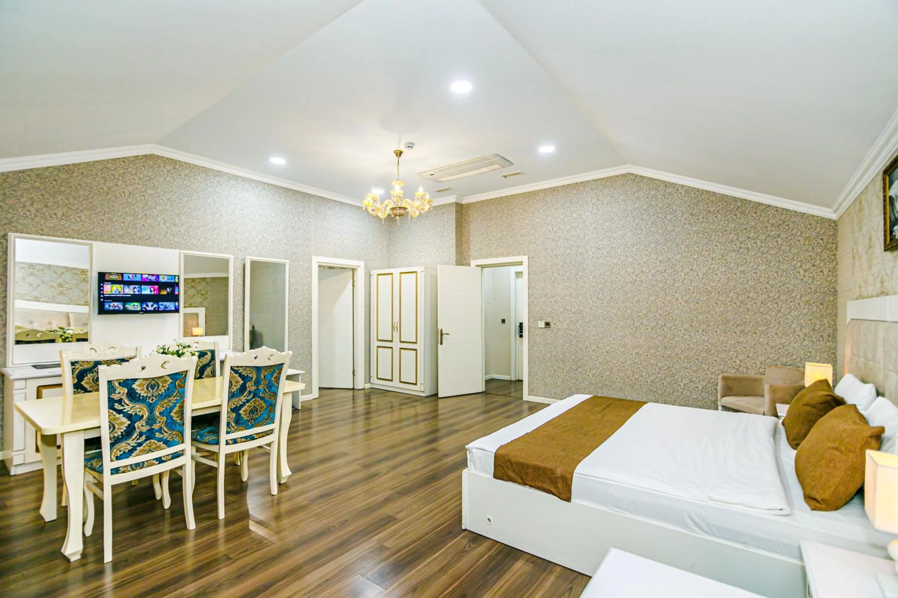 Bedroom, Bed in Maris Hotel Baku