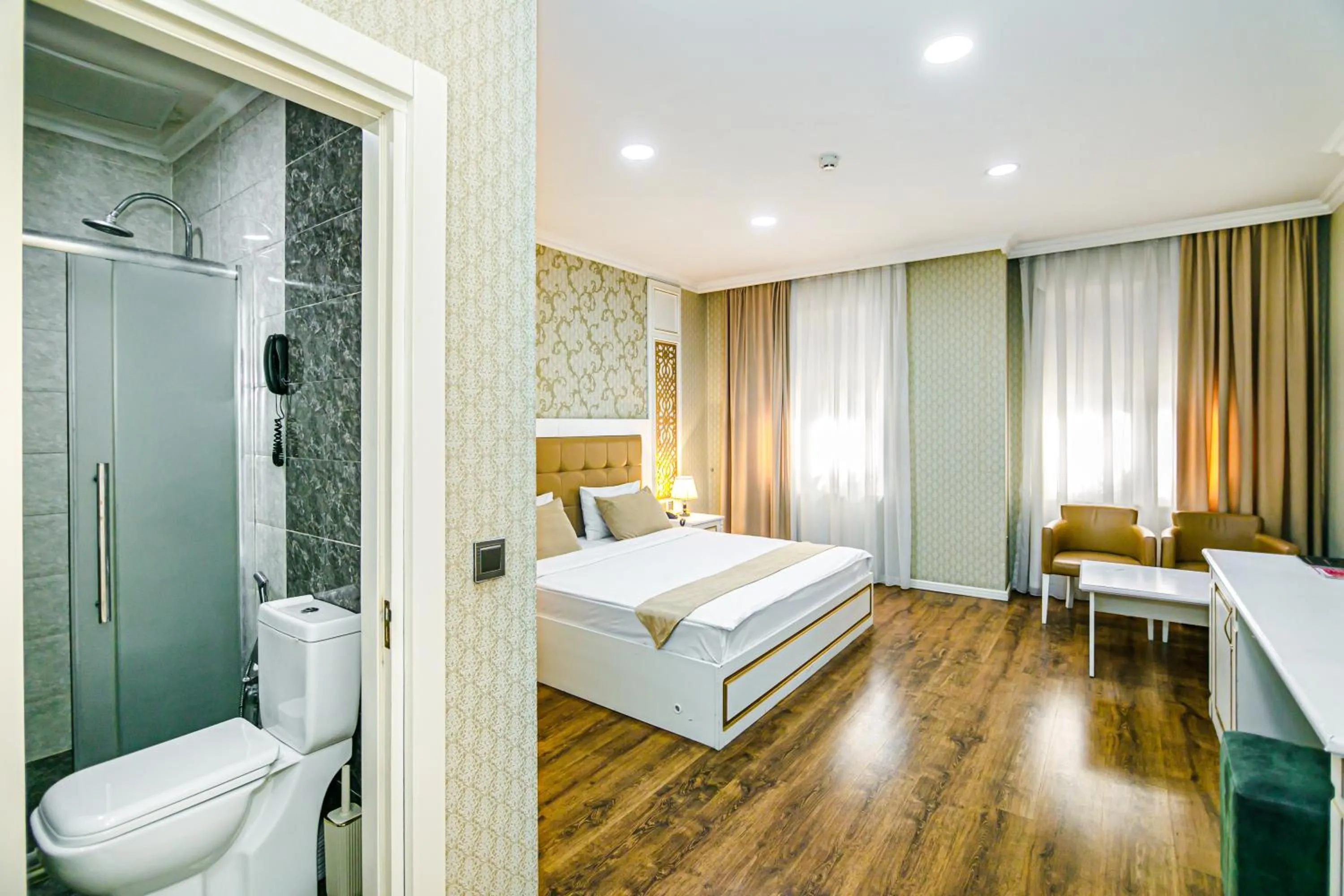 Bedroom, Bed in Maris Hotel Baku