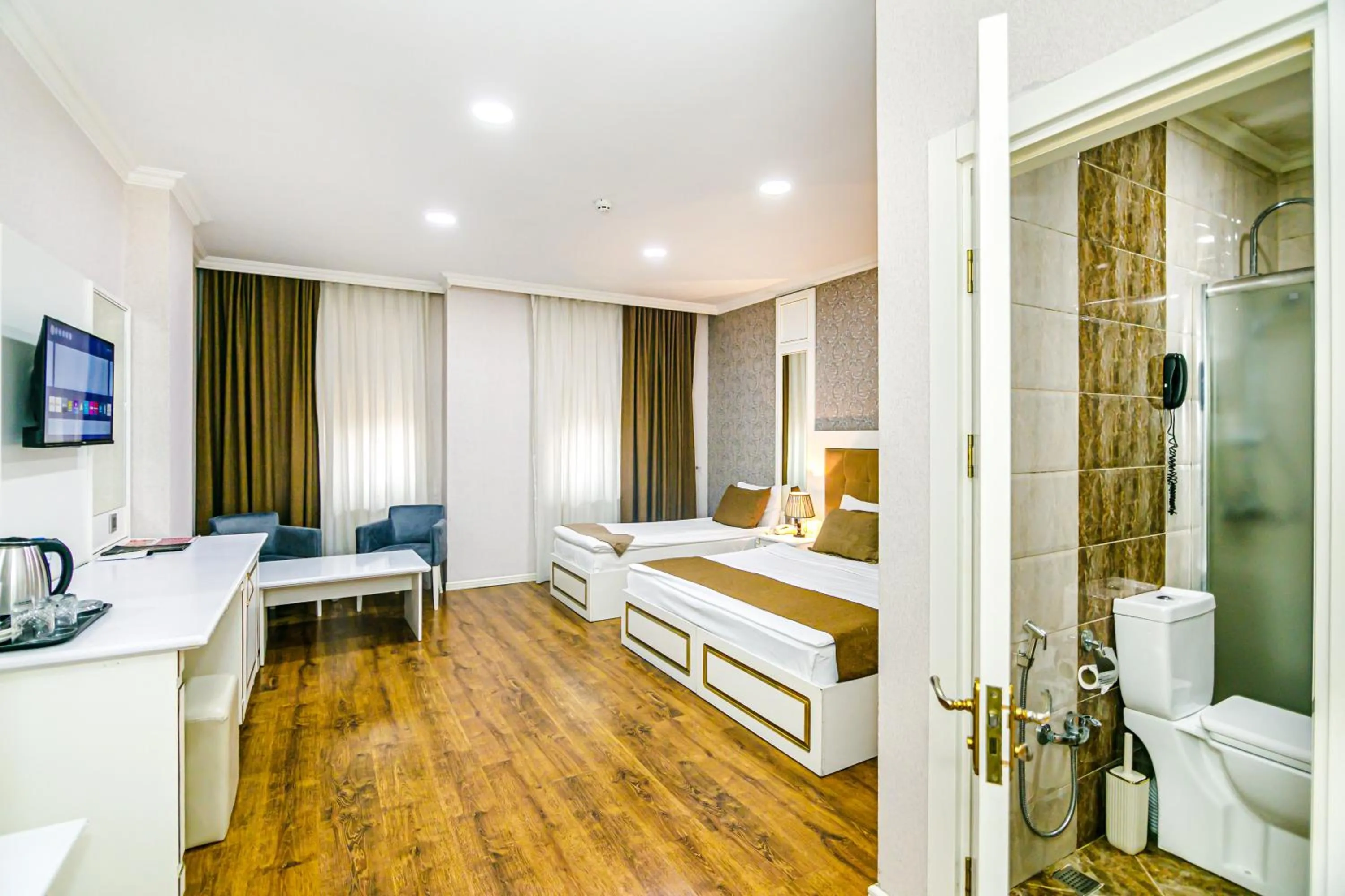 Bedroom, Bed in Maris Hotel Baku