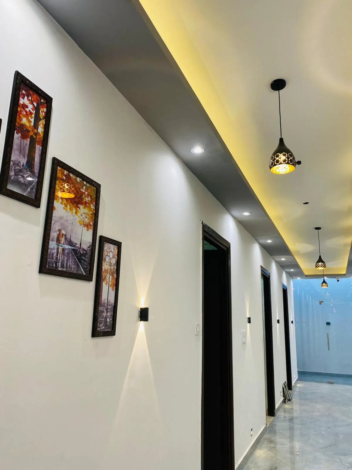 Lobby or reception in Crescent Inn