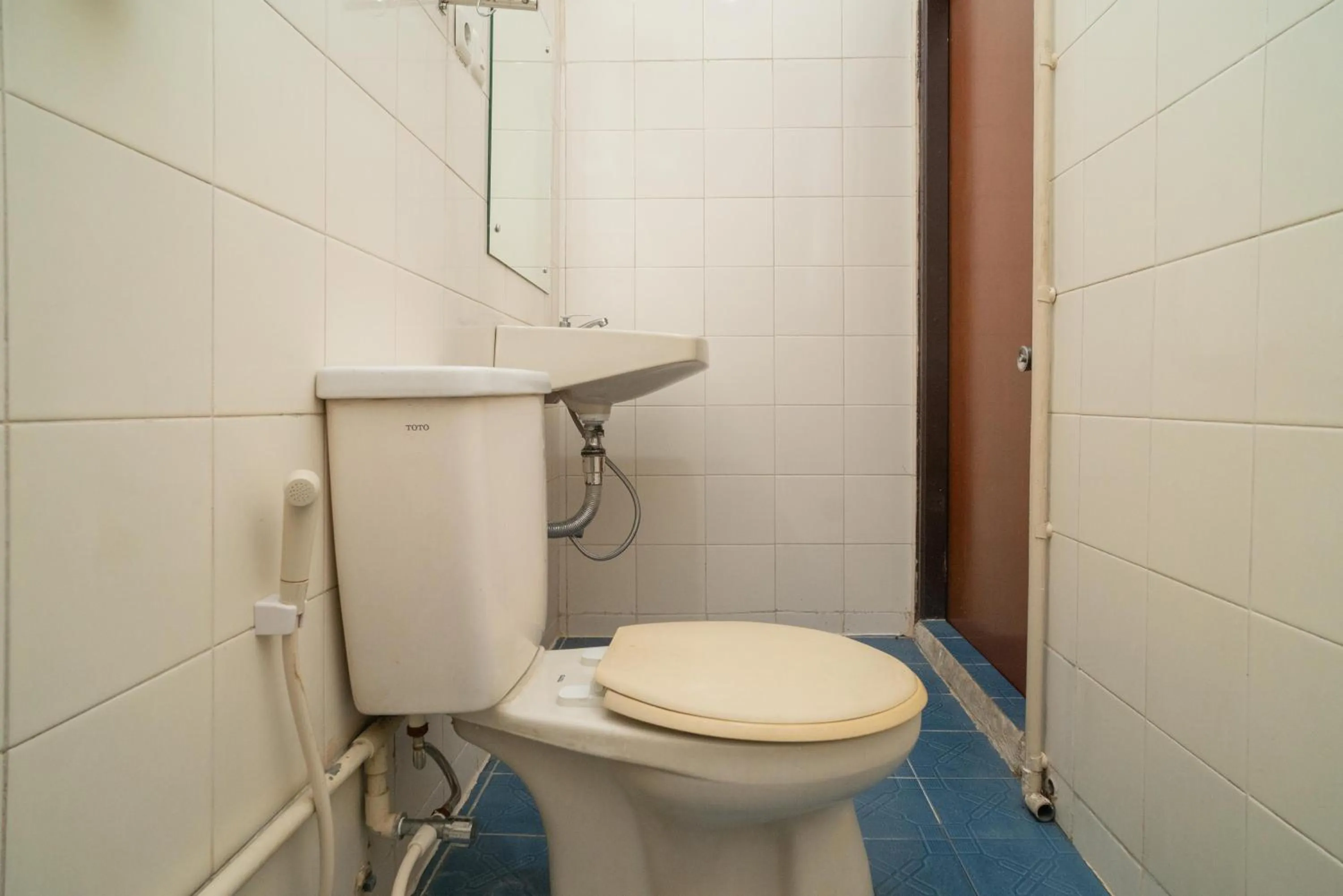 Bathroom in RedDoorz @ Glodok