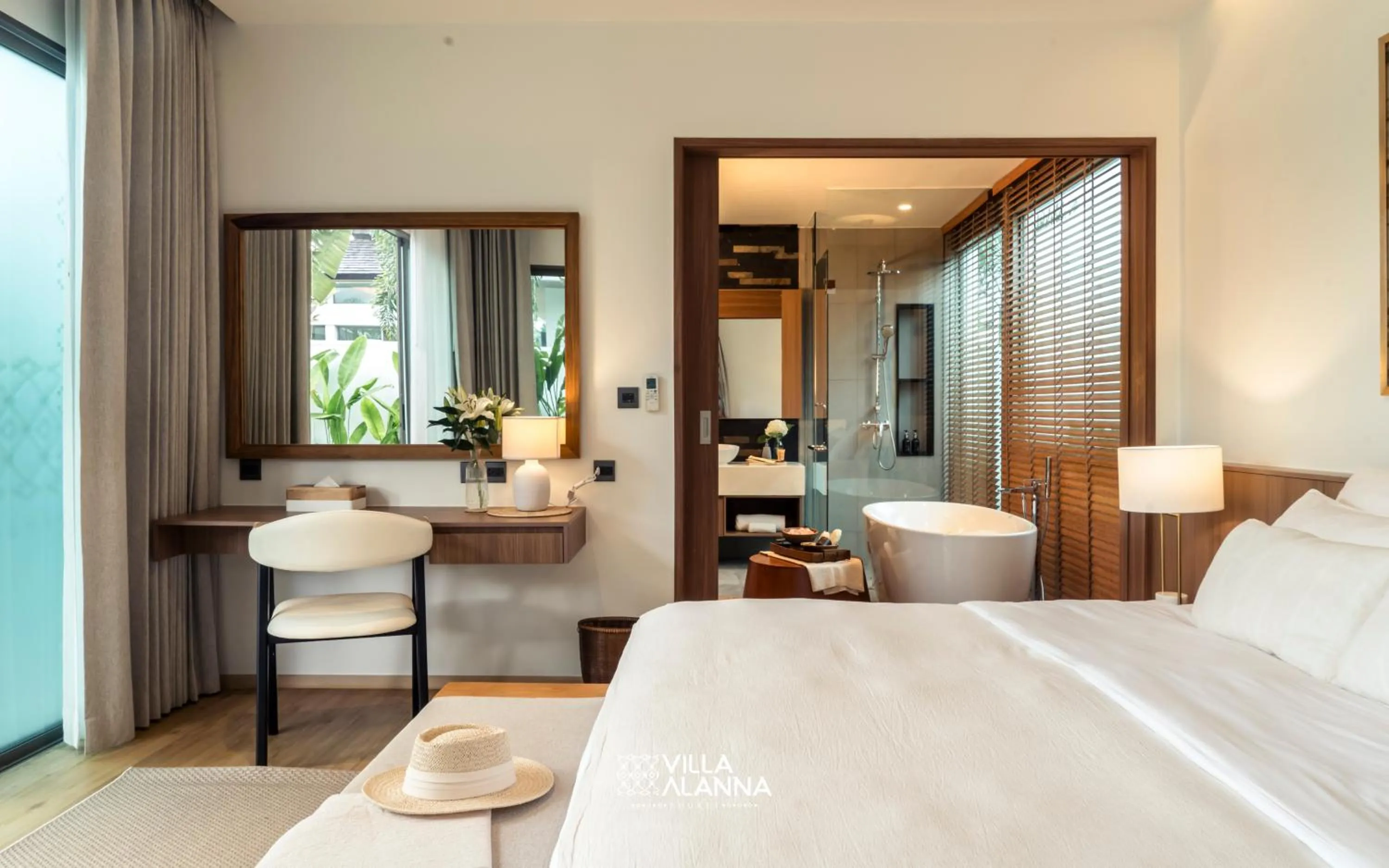 Bed in Villa Alanna Phuket