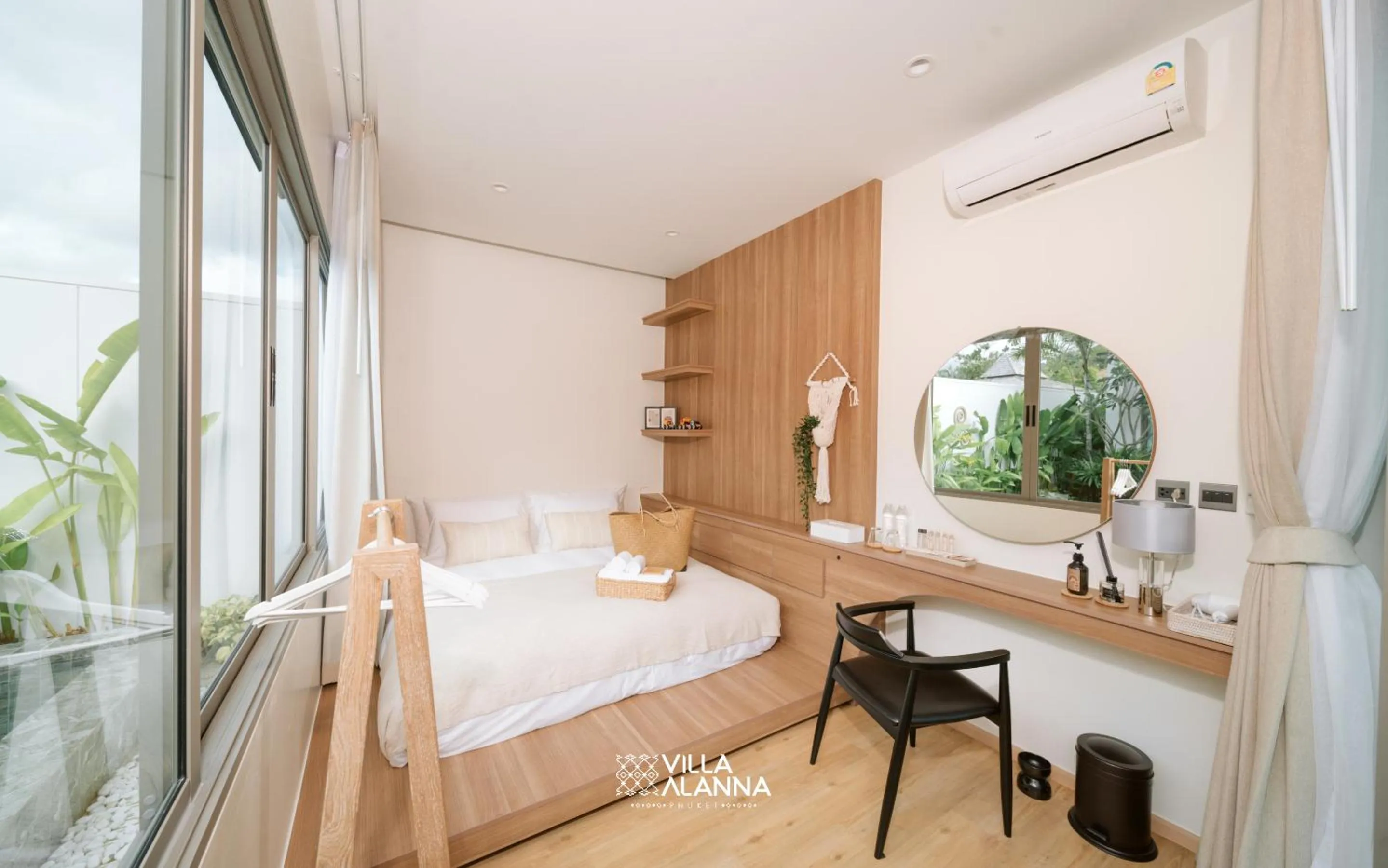 Bedroom, Bed in Villa Alanna Phuket