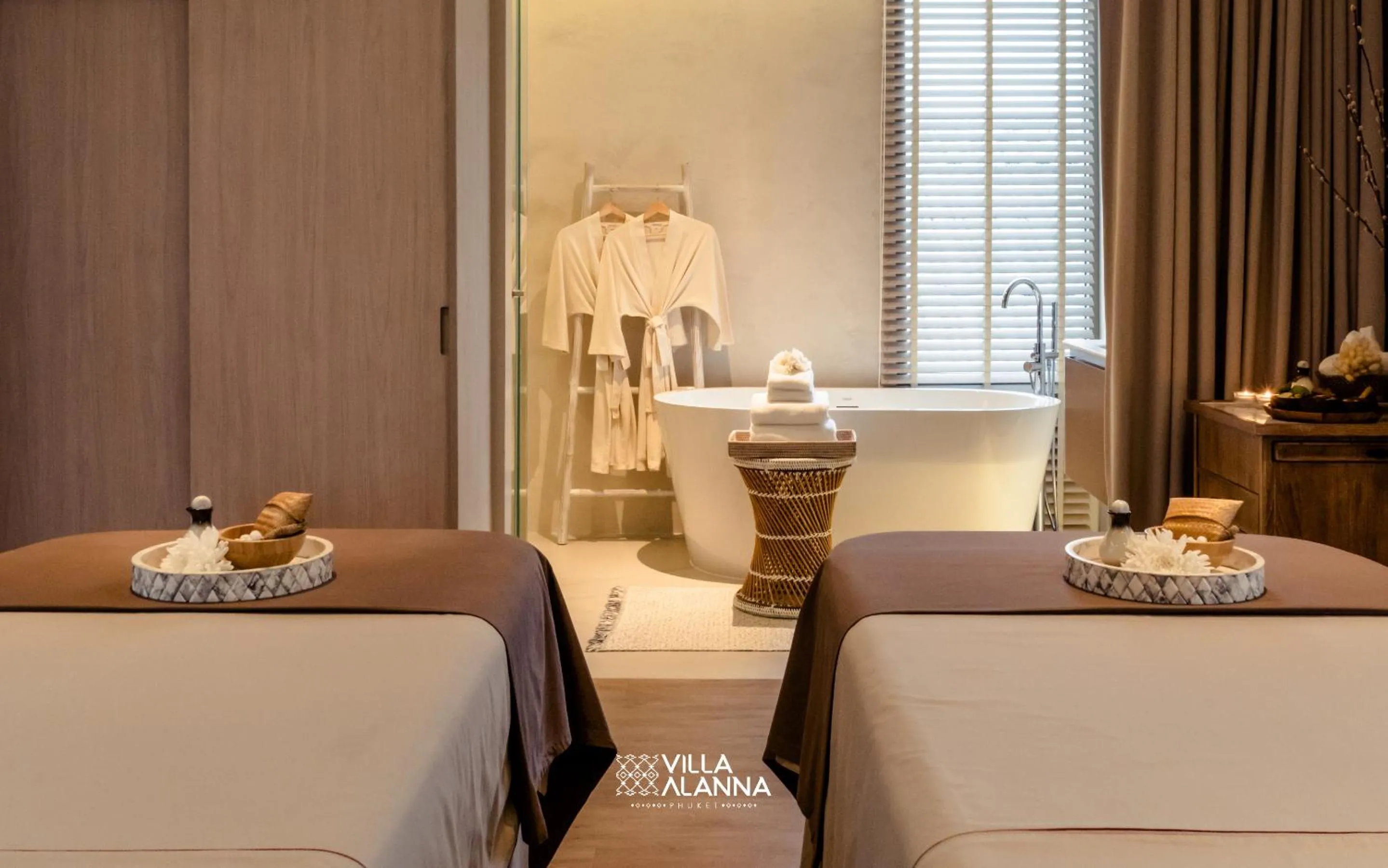 Massage, Bed in Villa Alanna Phuket