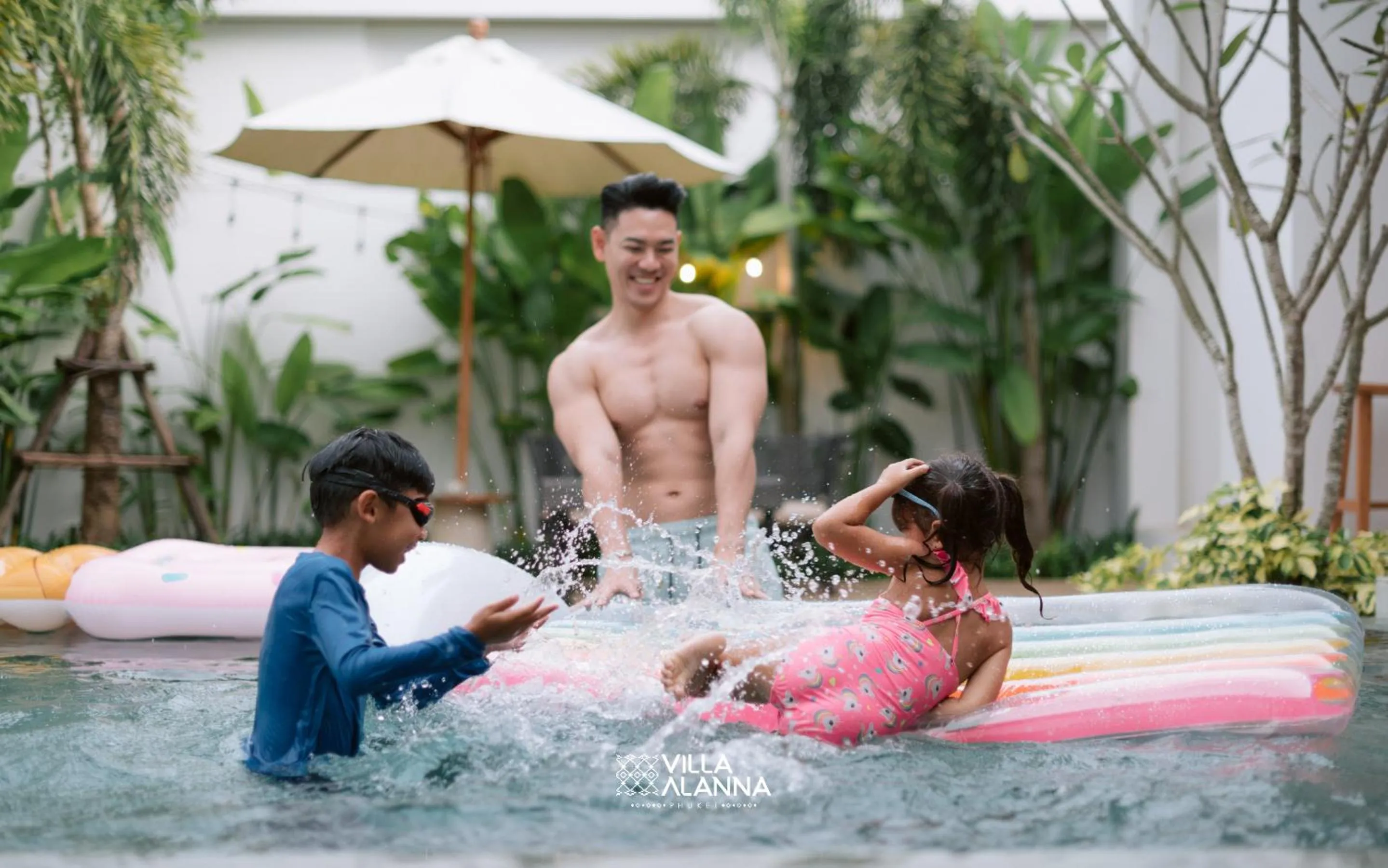 Swimming pool in Villa Alanna Phuket