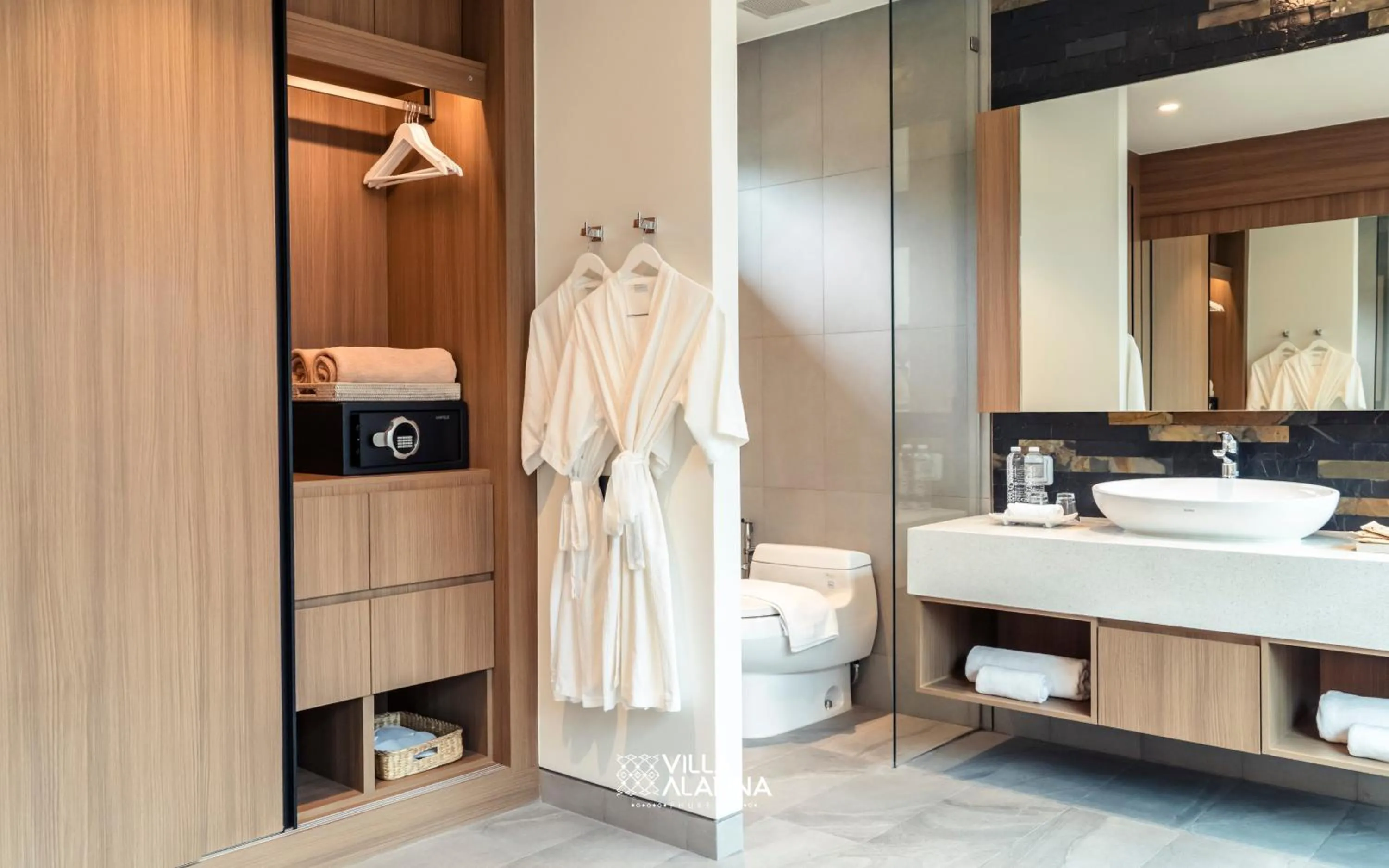 Shower in Villa Alanna Phuket