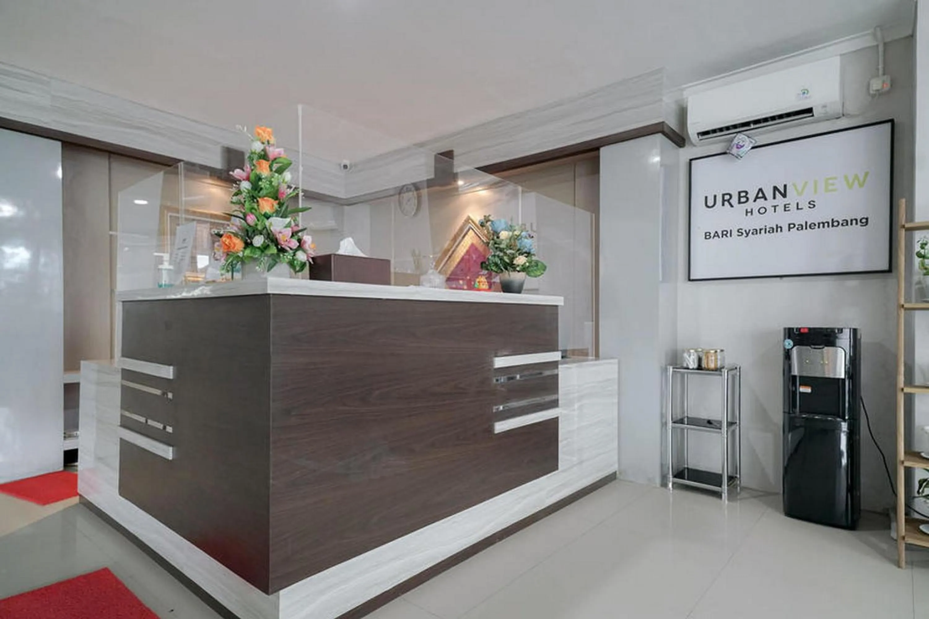 Lobby or reception in Urbanview Hotel Bari Syariah Palembang By RedDoorz