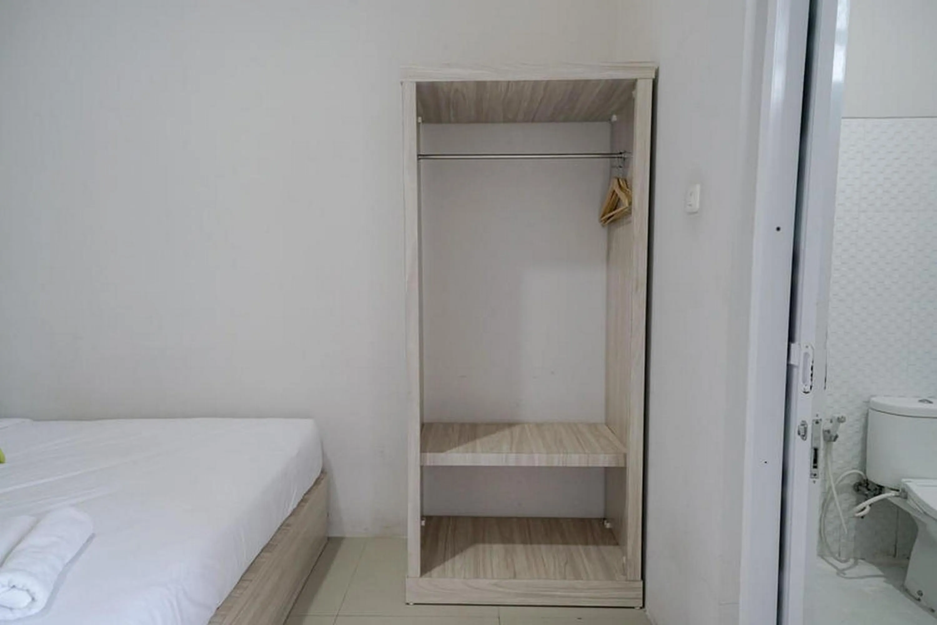 Bedroom, Bed in Urbanview Hotel Bari Syariah Palembang By RedDoorz