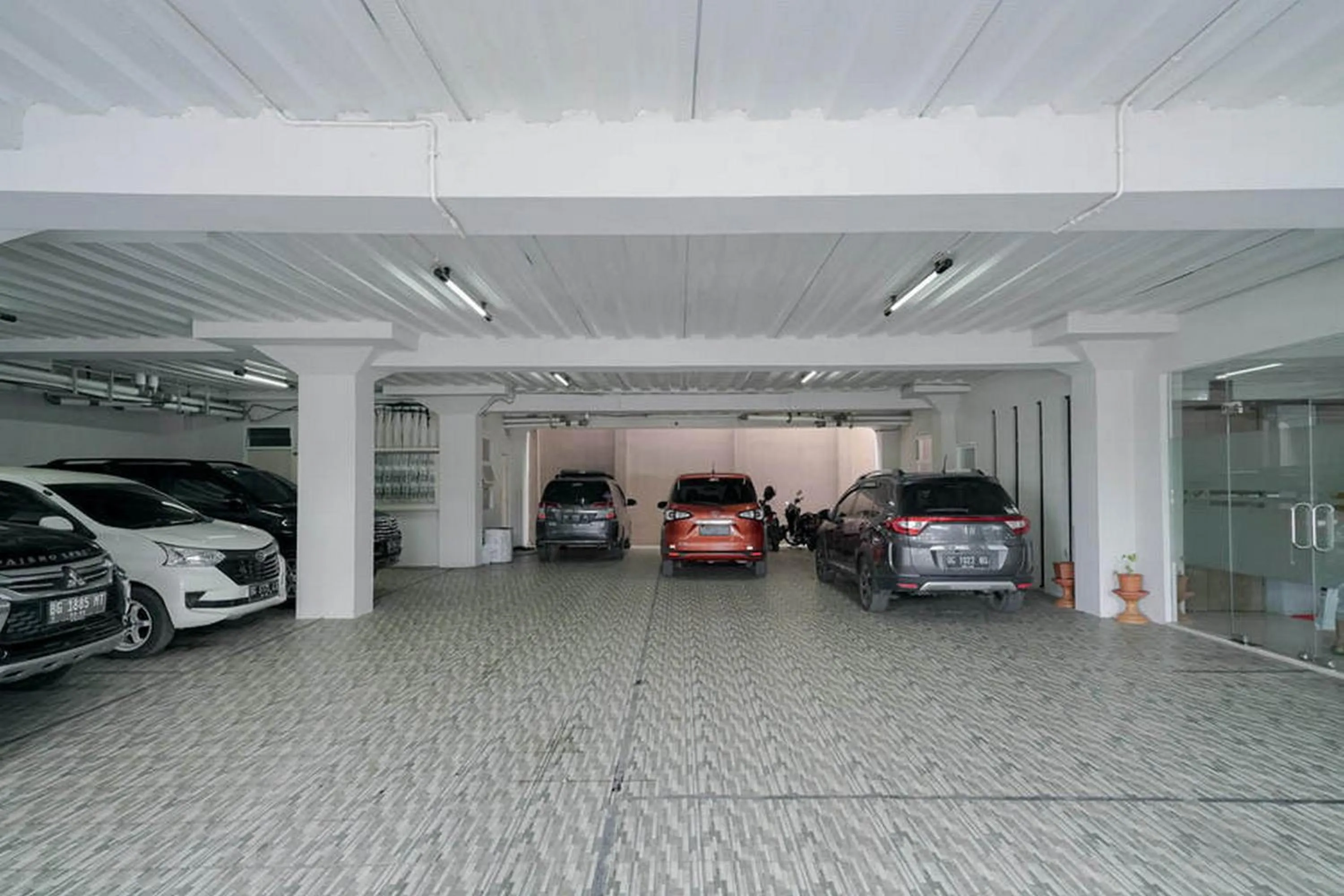 Parking in Urbanview Hotel Bari Syariah Palembang By RedDoorz