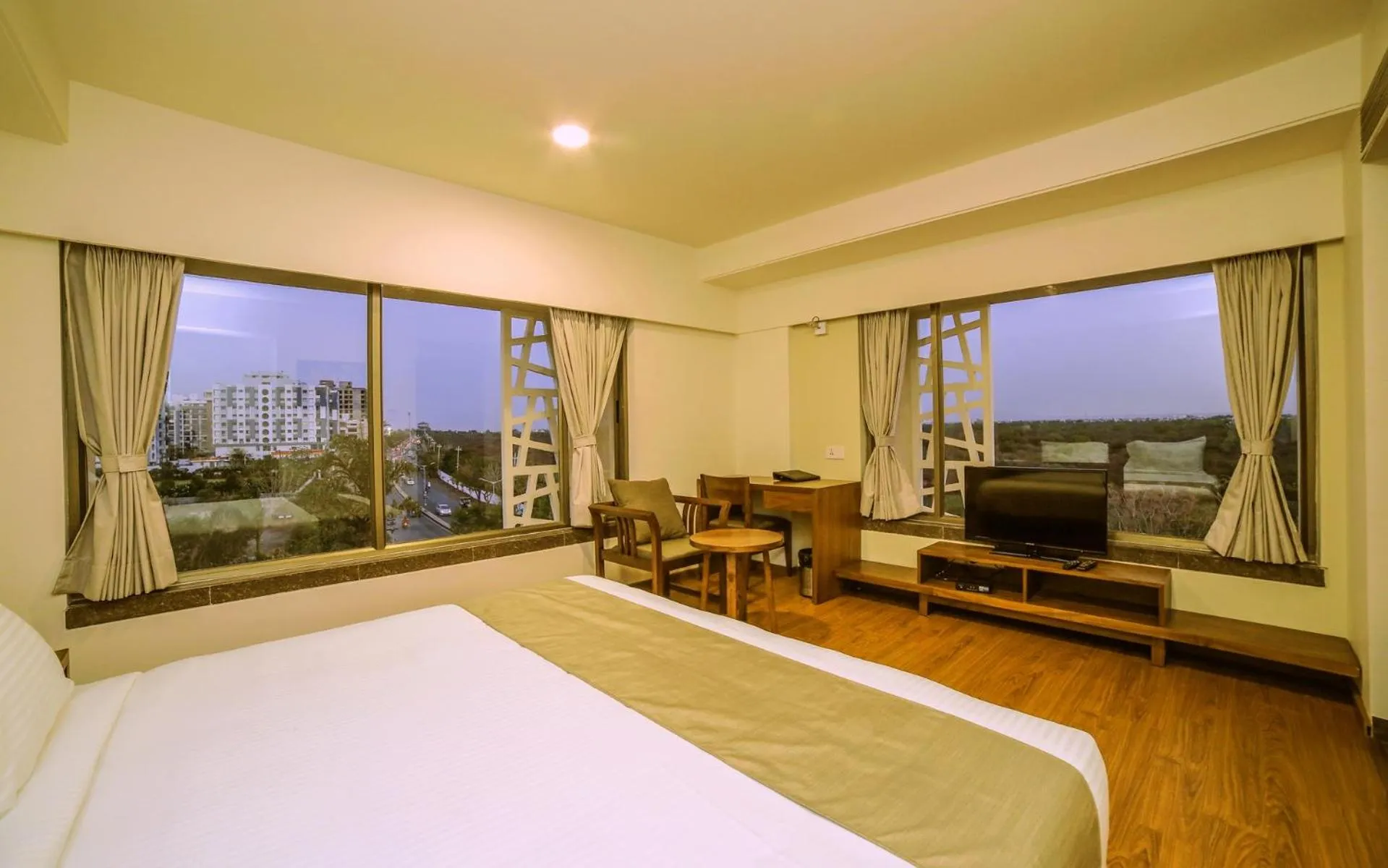 Photo of the whole room, Bed in The Basil Park