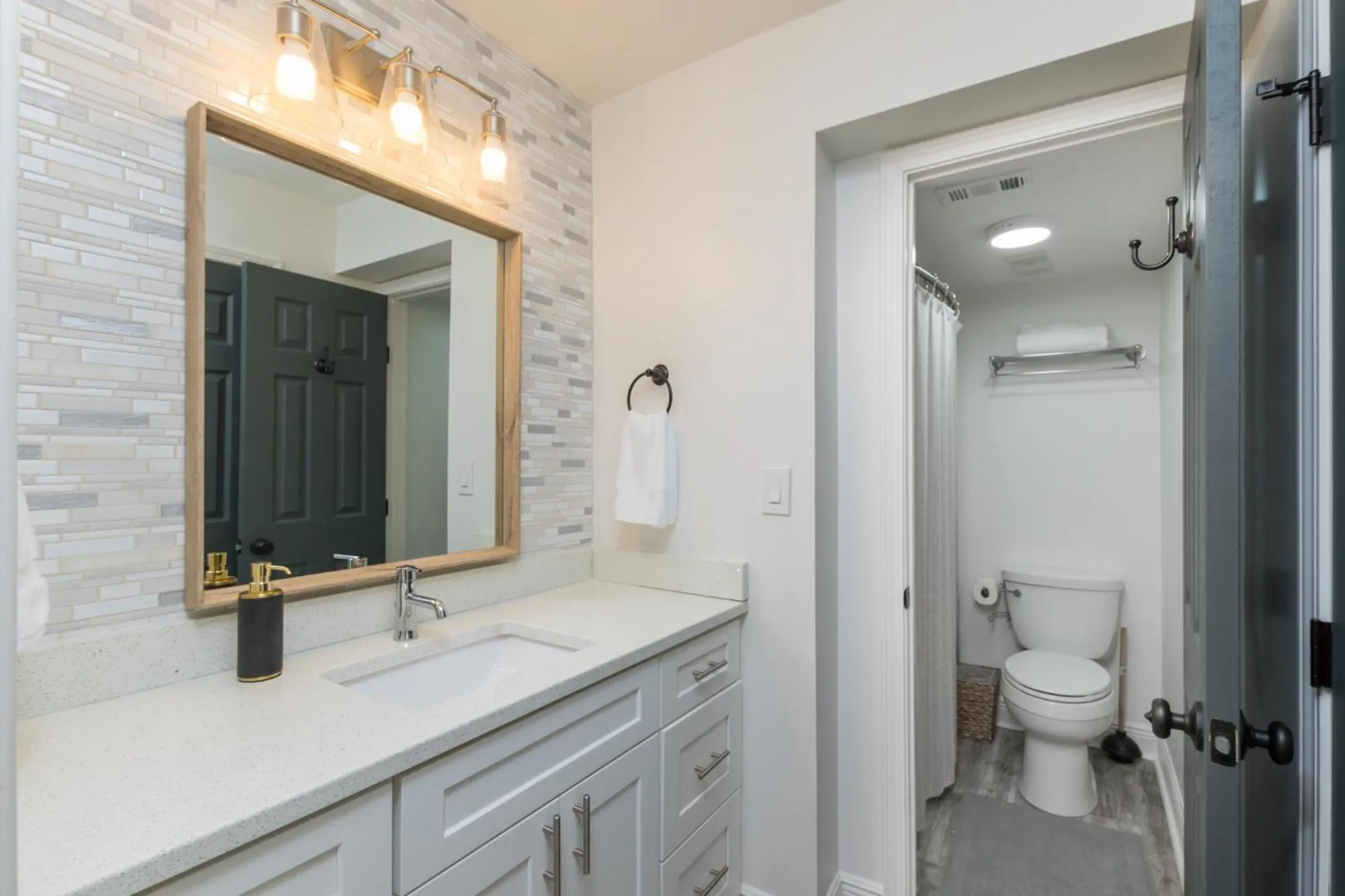 Bathroom in Ole River Hideway, Orange Beach, Updated 2 Bedroom Waterfront Condo, Wind Drift