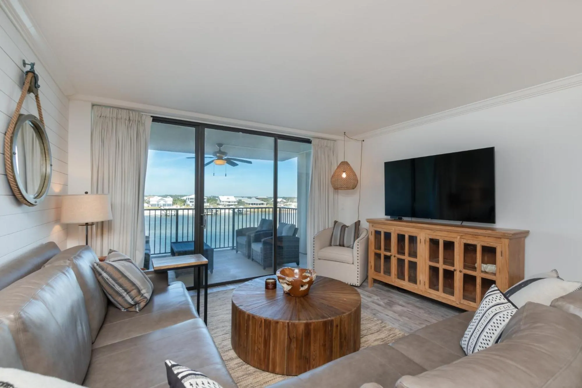 Communal lounge/ TV room in Ole River Hideway, Orange Beach, Updated 2 Bedroom Waterfront Condo, Wind Drift