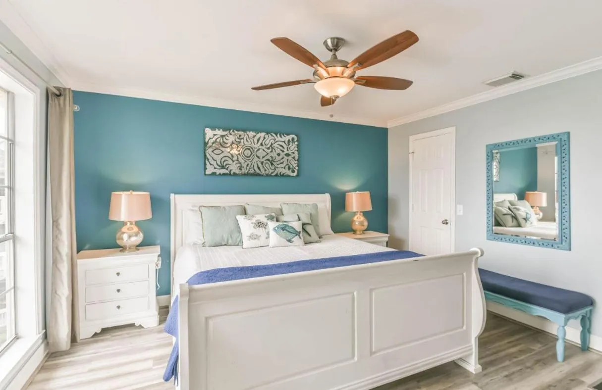 Bedroom, Bed in Island Getaway