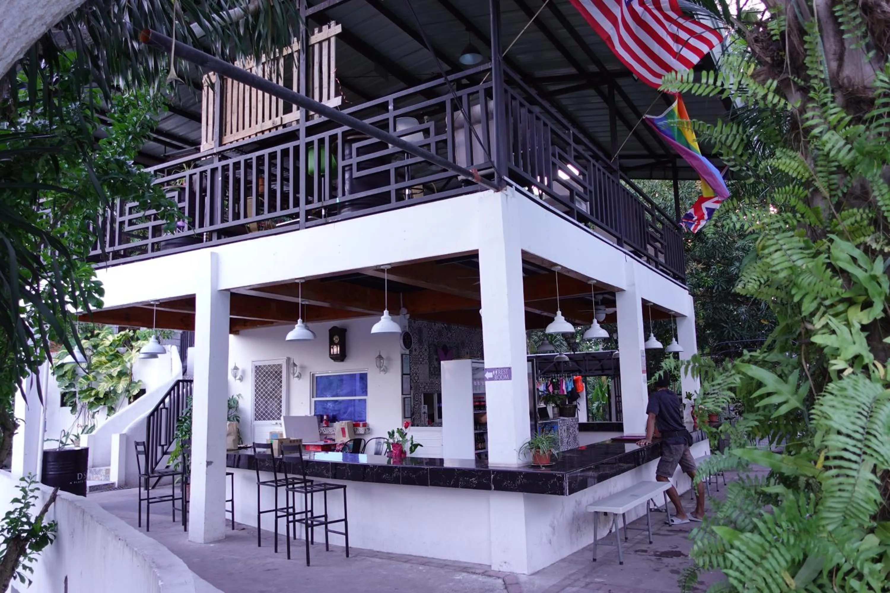 Restaurant/places to eat in D Sanctum Resort