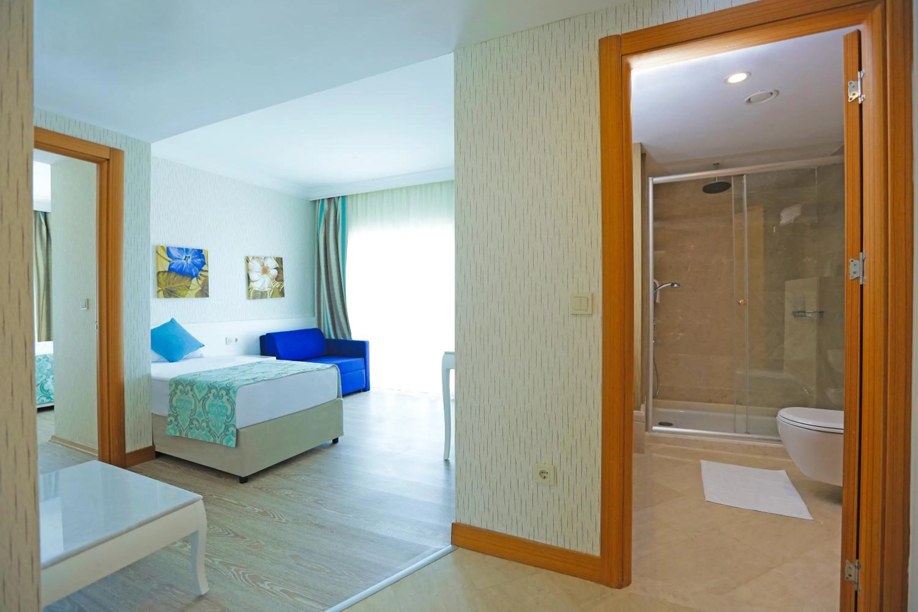 Pool view, Bed in Asteria Bloom Side