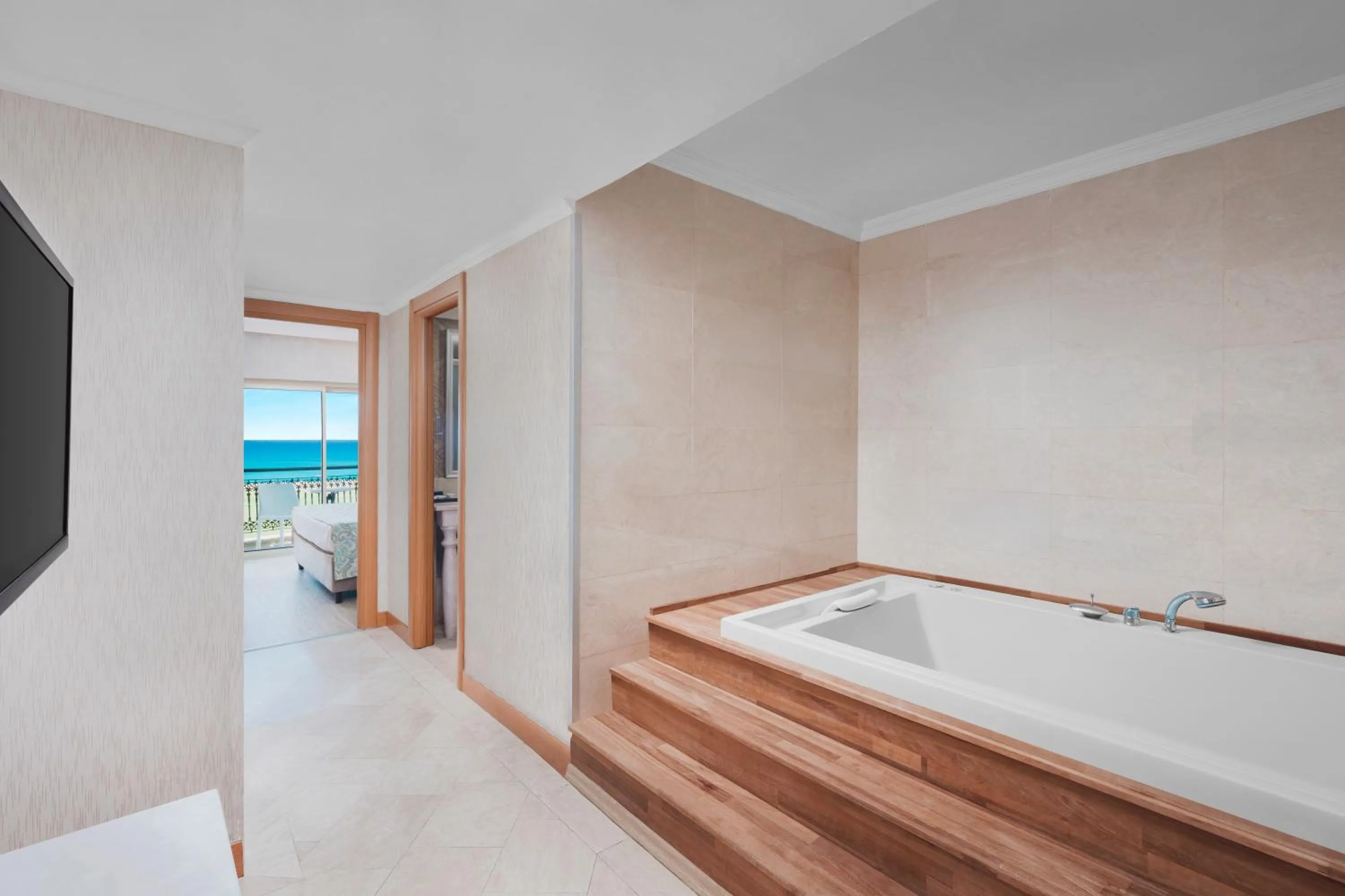 Bath in Asteria Bloom Side