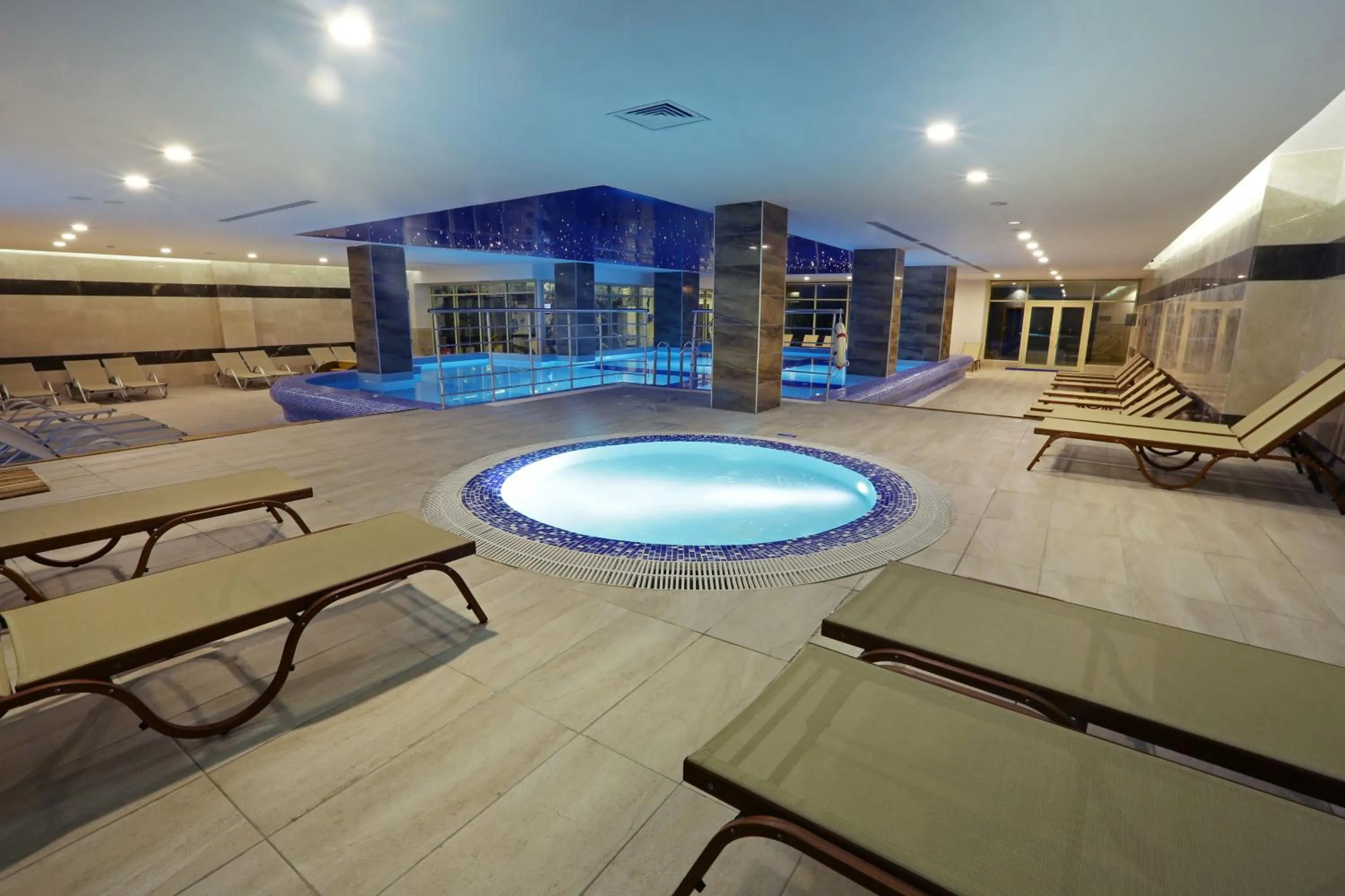 Swimming pool in Asteria Bloom Side