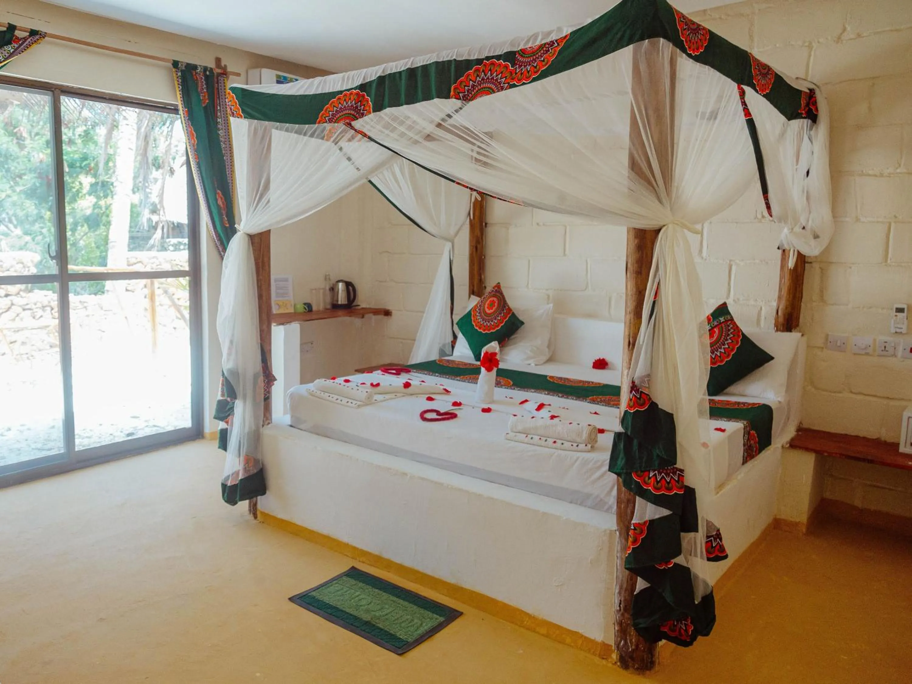 Photo of the whole room, Bed in Tropicana Garden