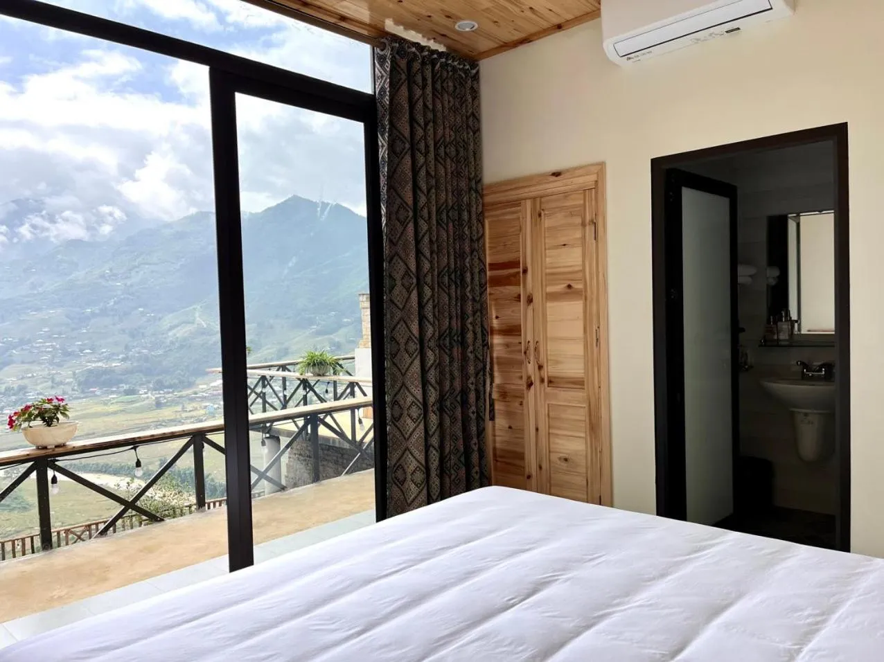 Bathroom, Bed in Arista Homestay