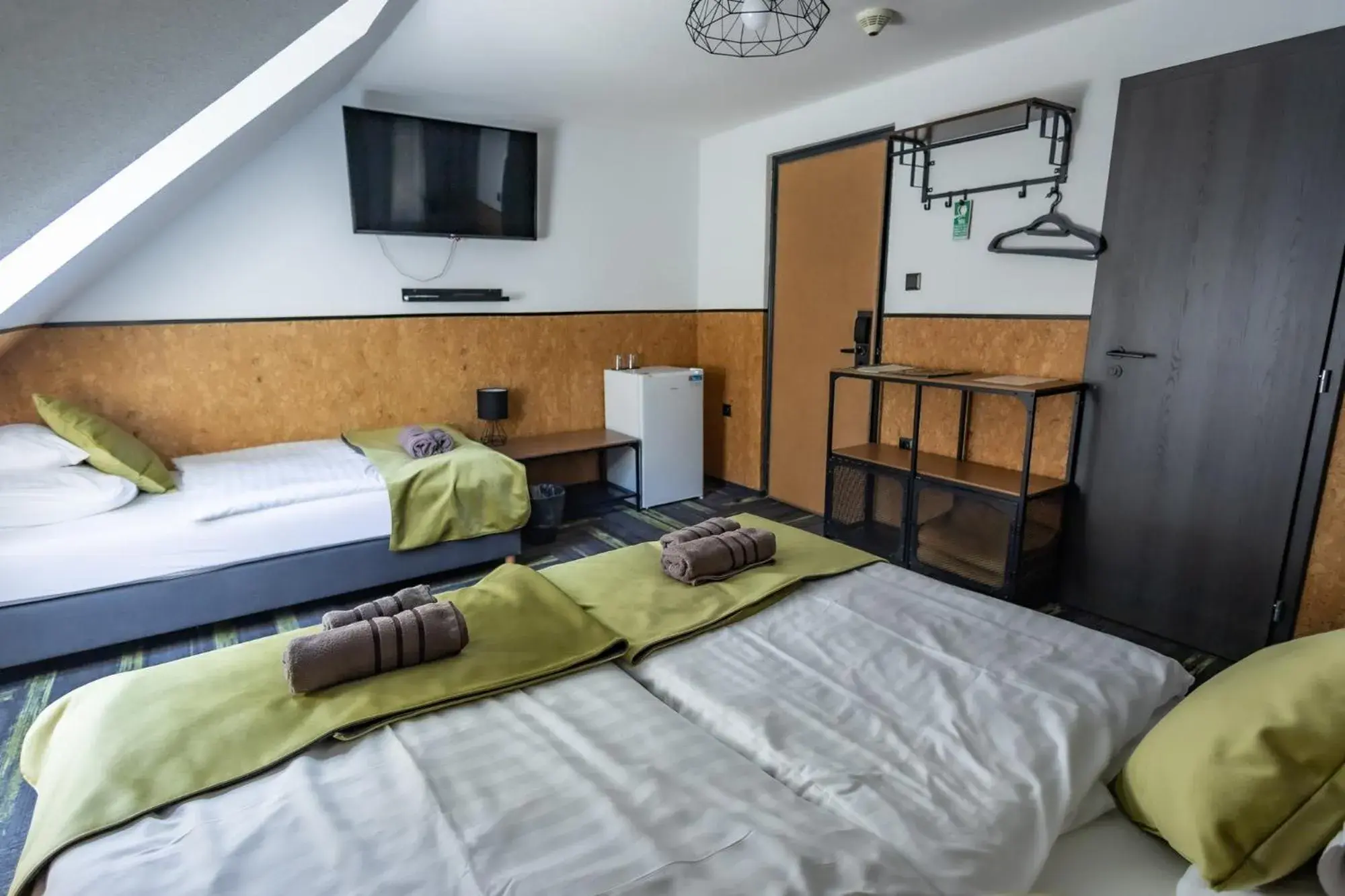 Triple Room with Bathroom in 4 Évszak Völgyhotel Triple Room with Bathroom in 4 Évszak Völgyhotel