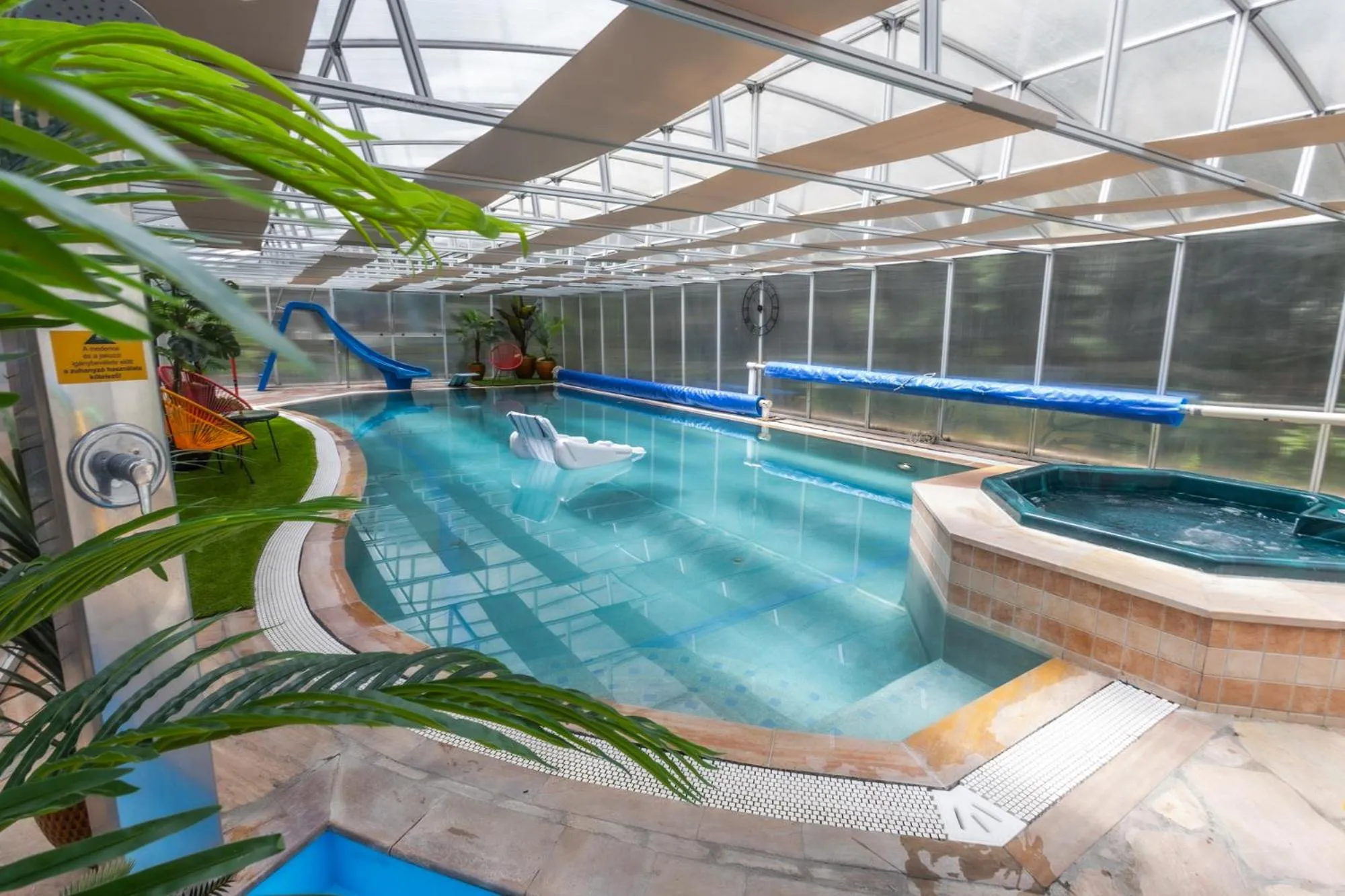 Hot Tub in 4 Évszak Völgyhotel