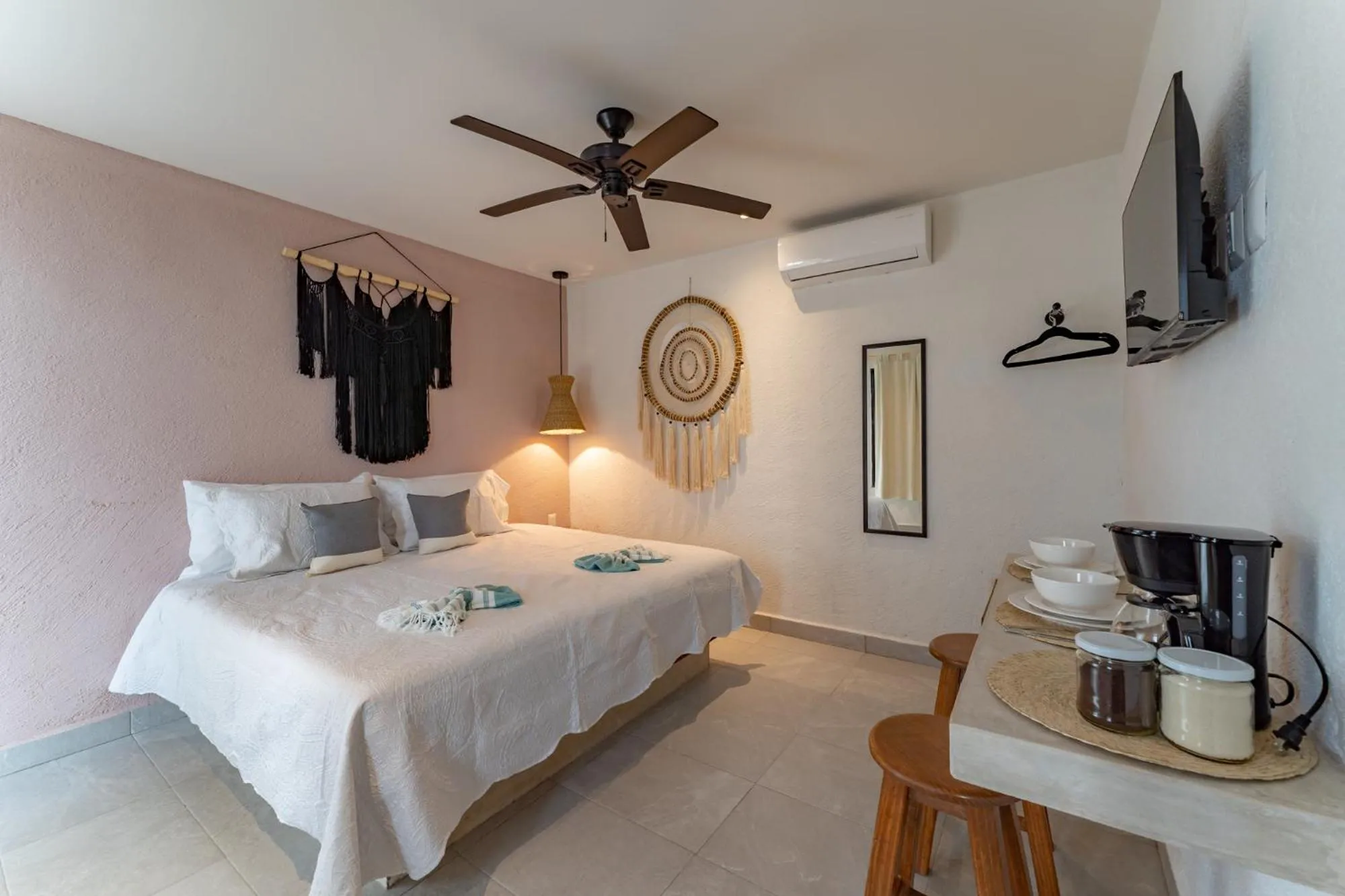 Photo of the whole room, Bed in Casa Yako