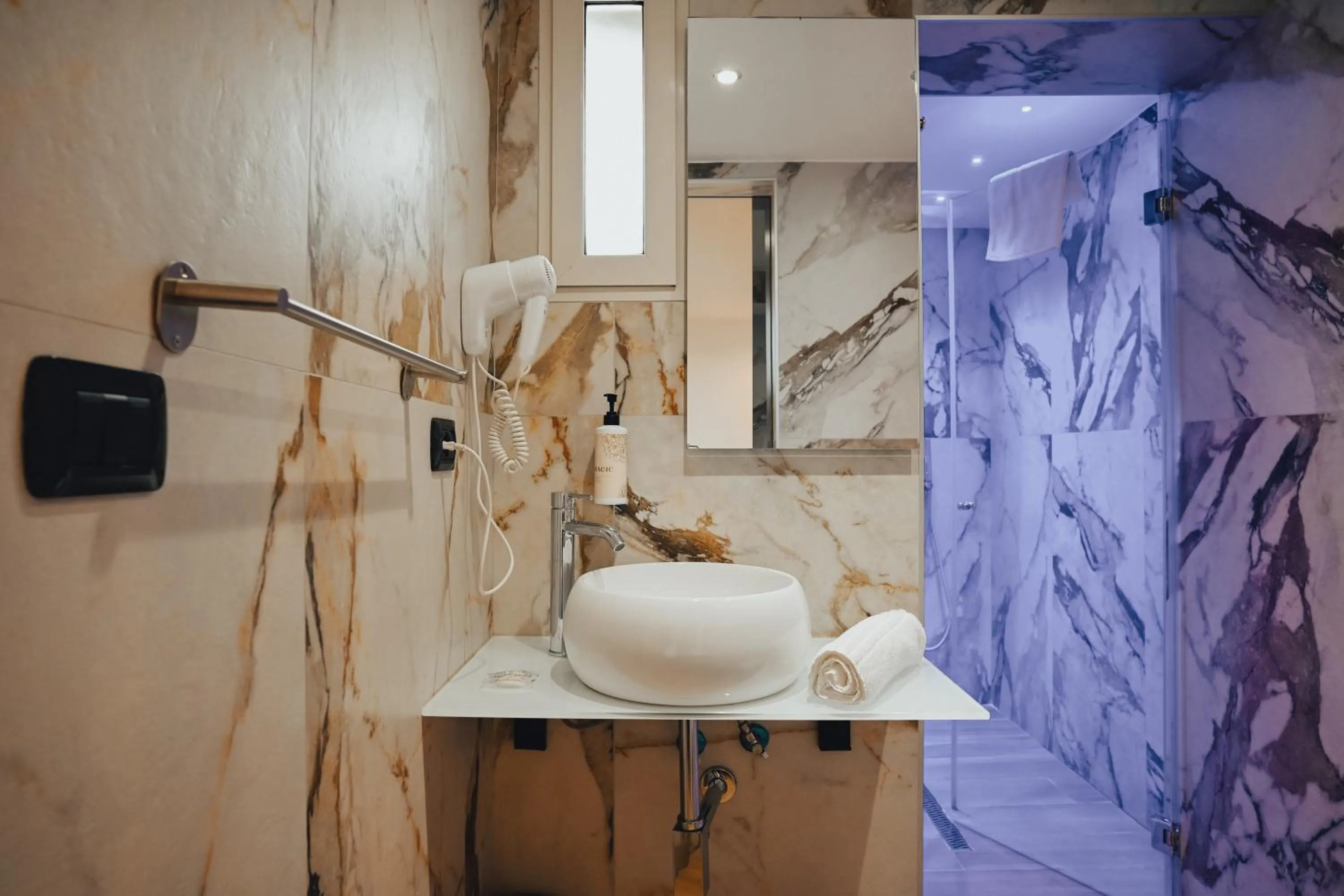 Bathroom in Puteoli Palace Hotel