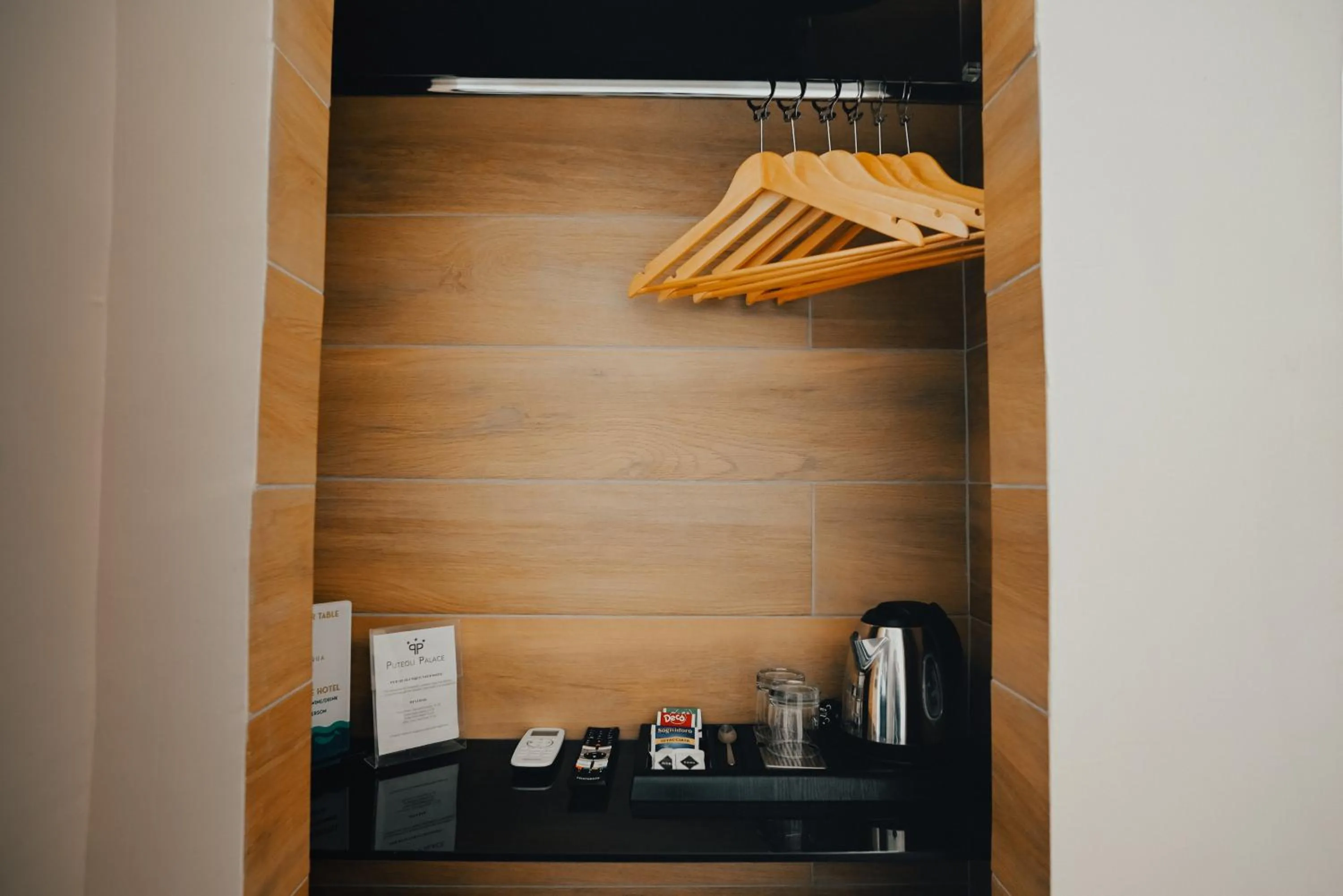 Coffee/tea facilities in Puteoli Palace Hotel