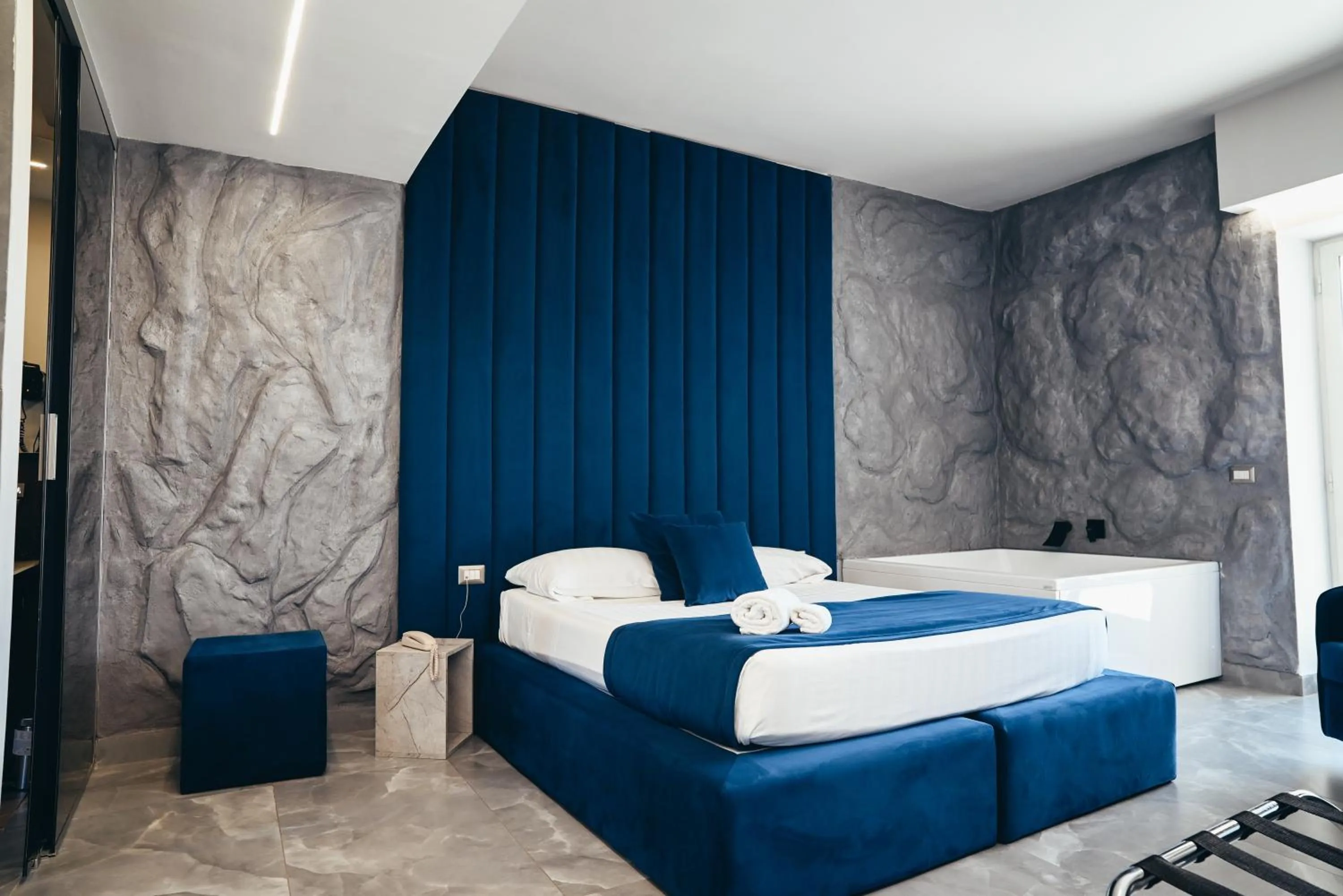 Photo of the whole room, Bed in Puteoli Palace Hotel