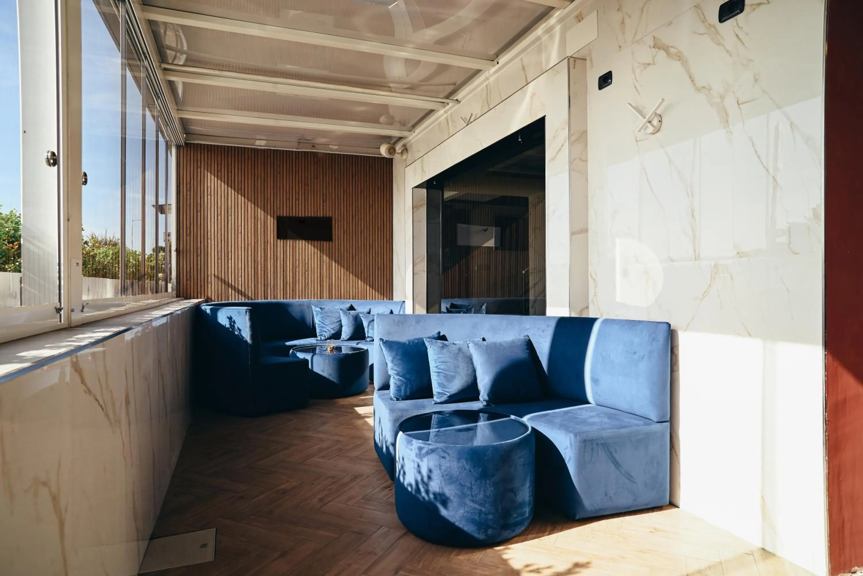 Communal lounge/ TV room in Puteoli Palace Hotel