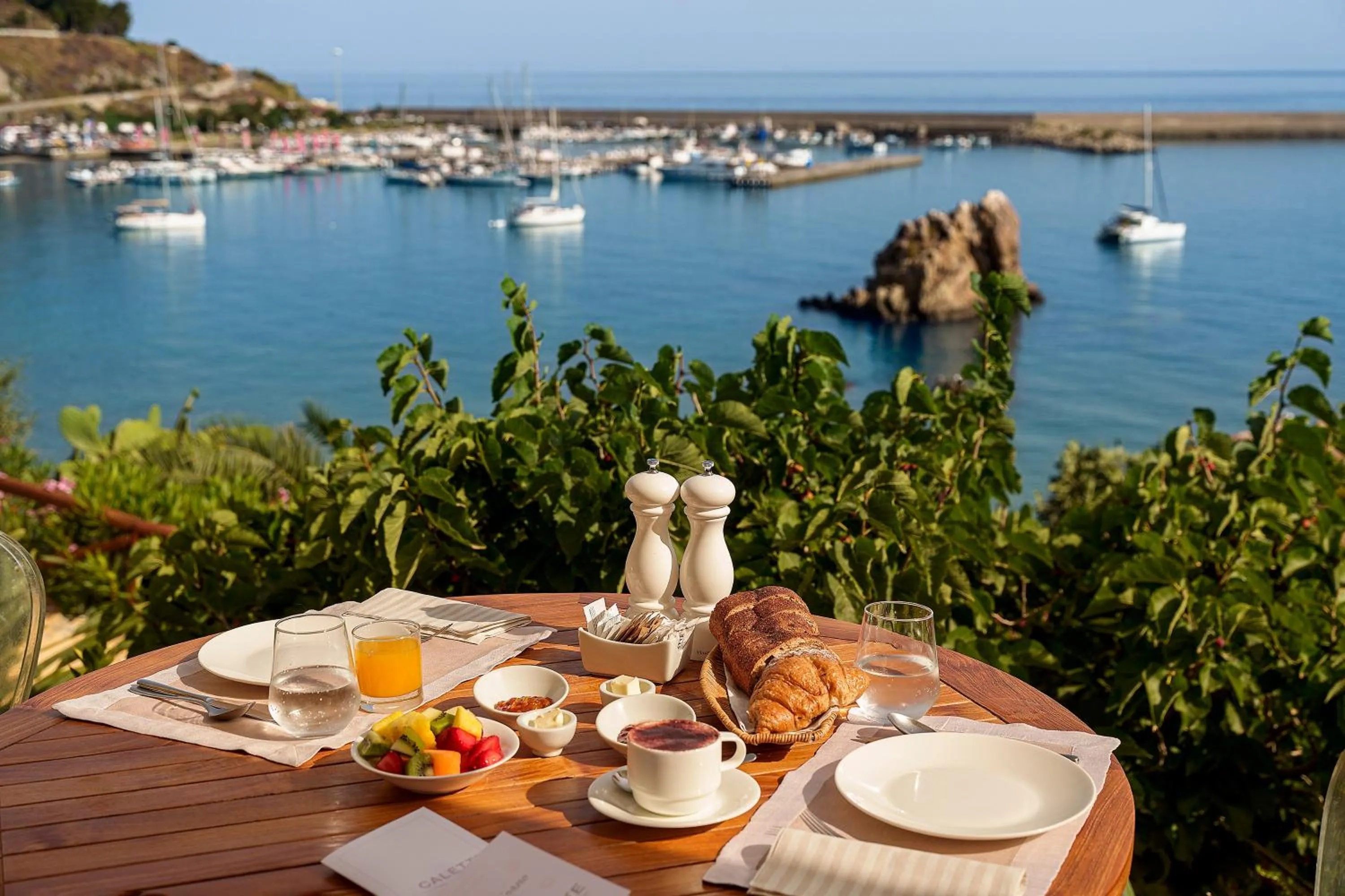 Breakfast in Le Calette Bay
