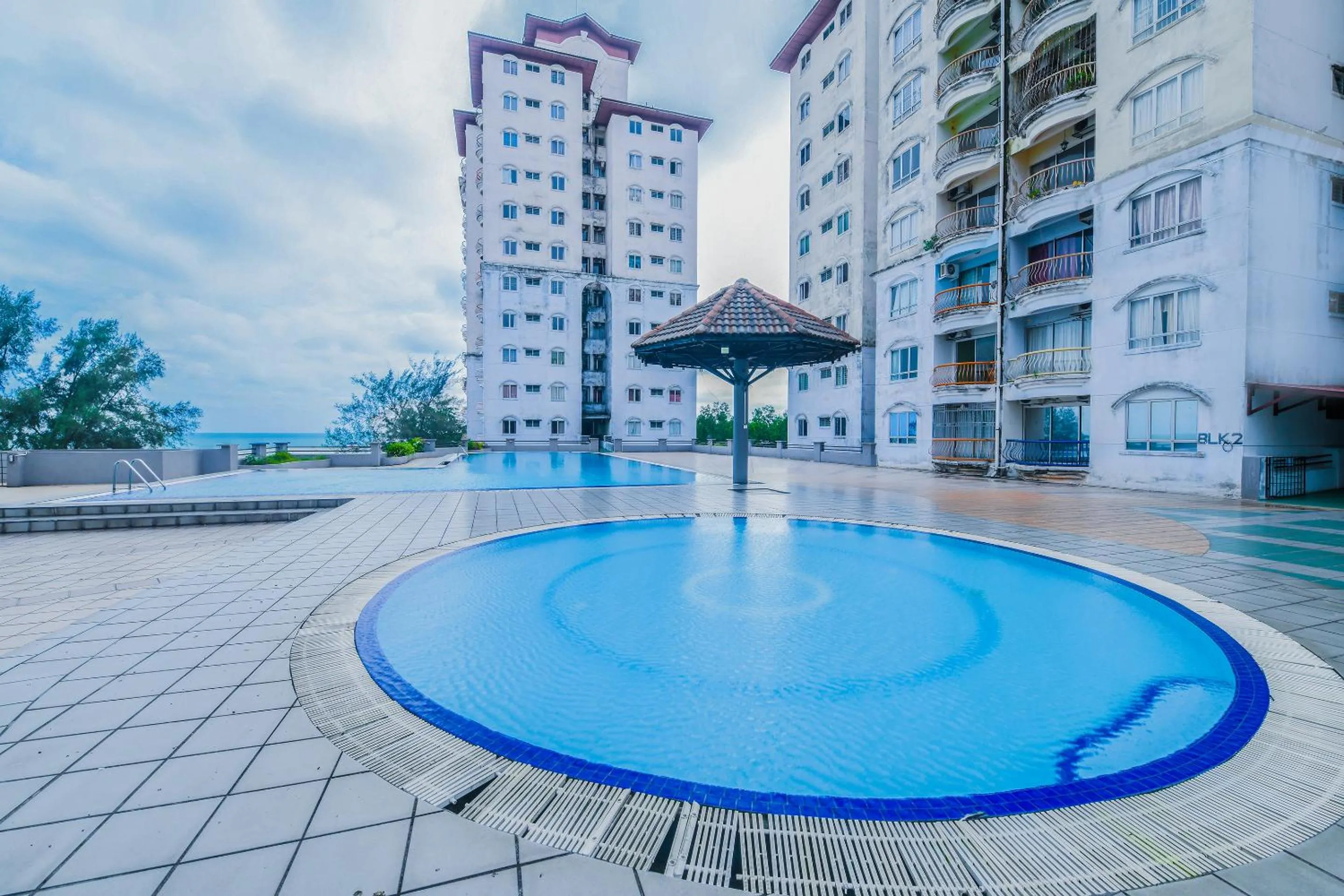 Swimming pool in OYO Home 90466 JC Sunshine Bay Resort Apartment Port Dickson