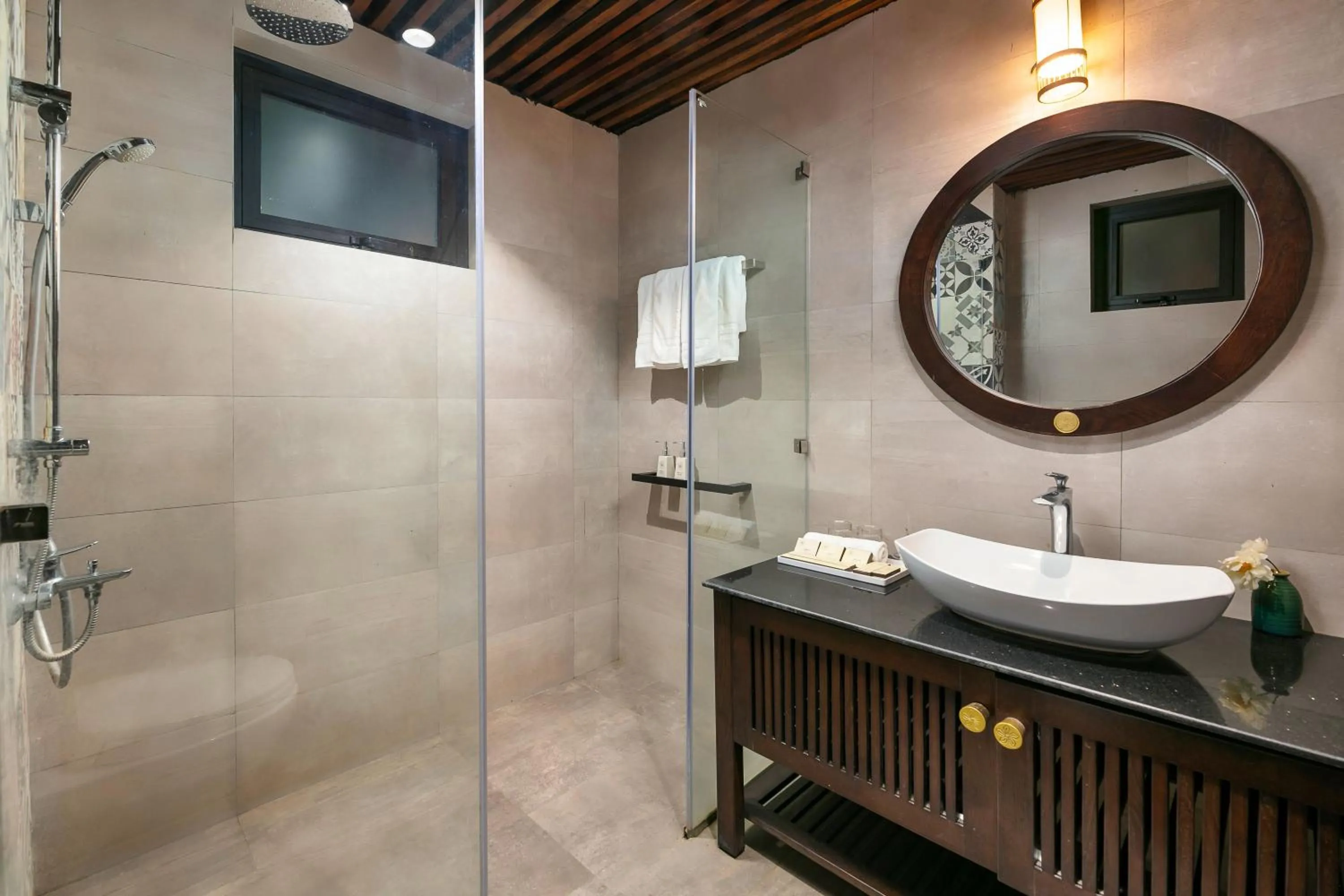 Shower in PU LUONG BOCBANDI RETREAT