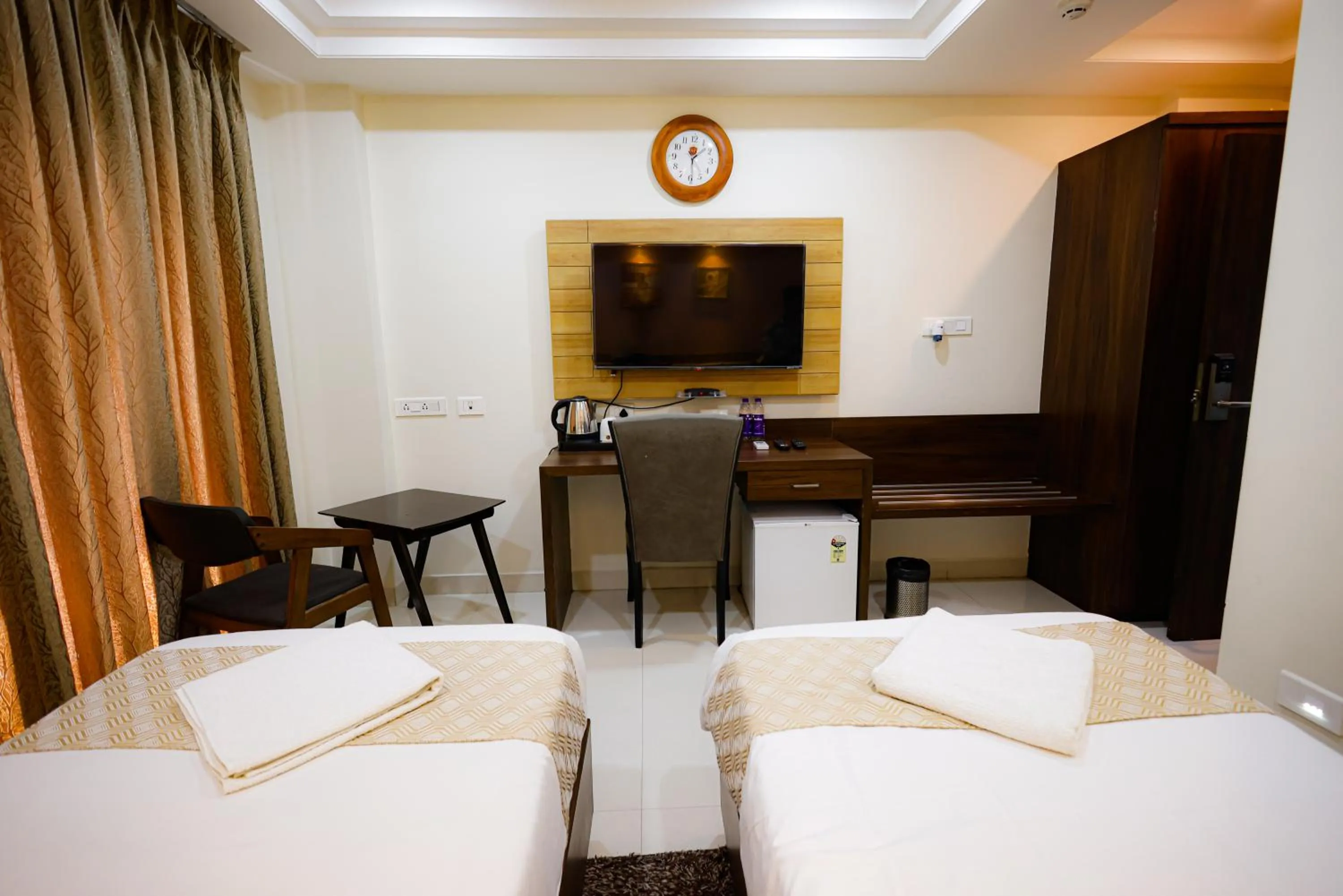 Photo of the whole room, Bed in M Square Hotel