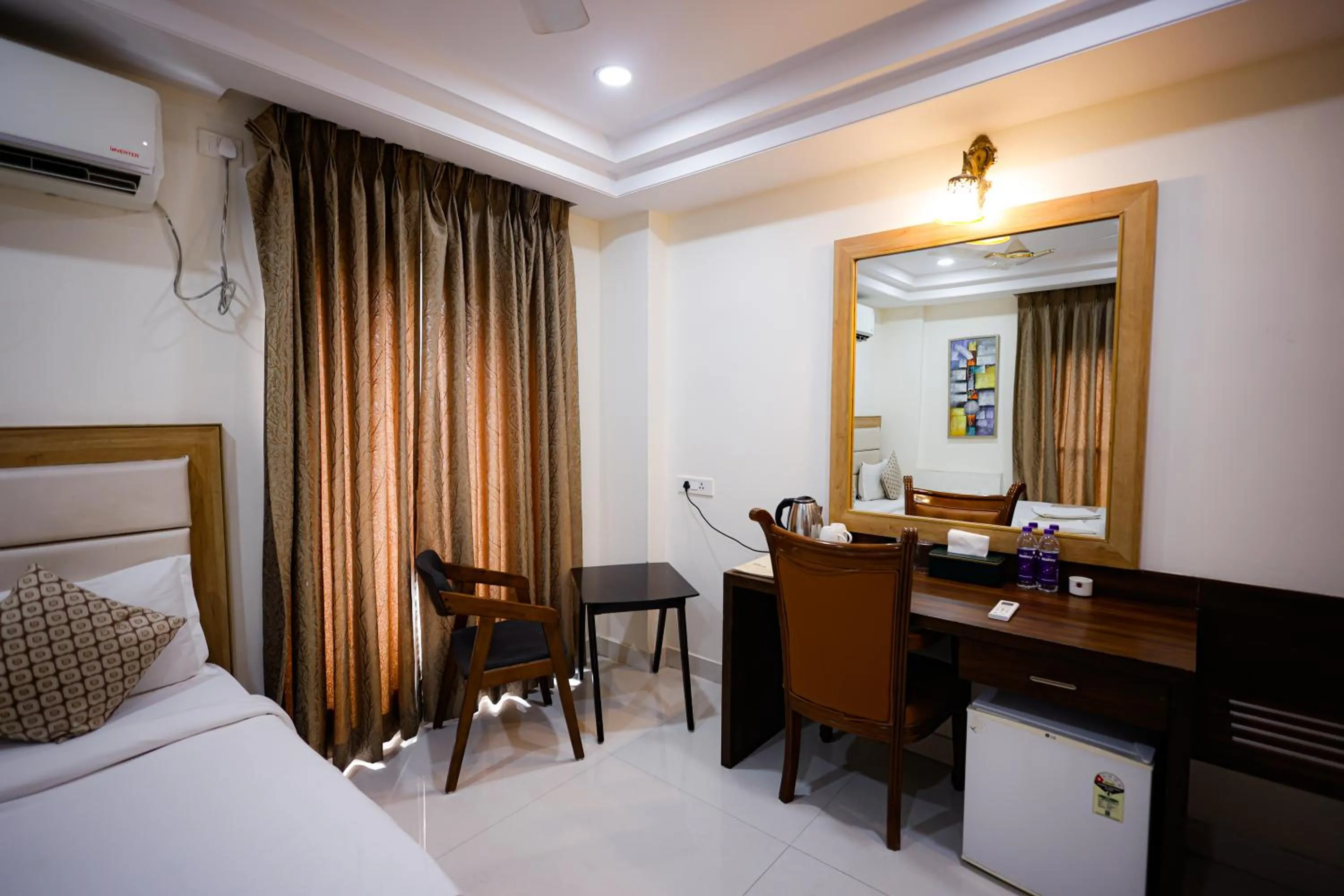 Photo of the whole room, Bed in M Square Hotel