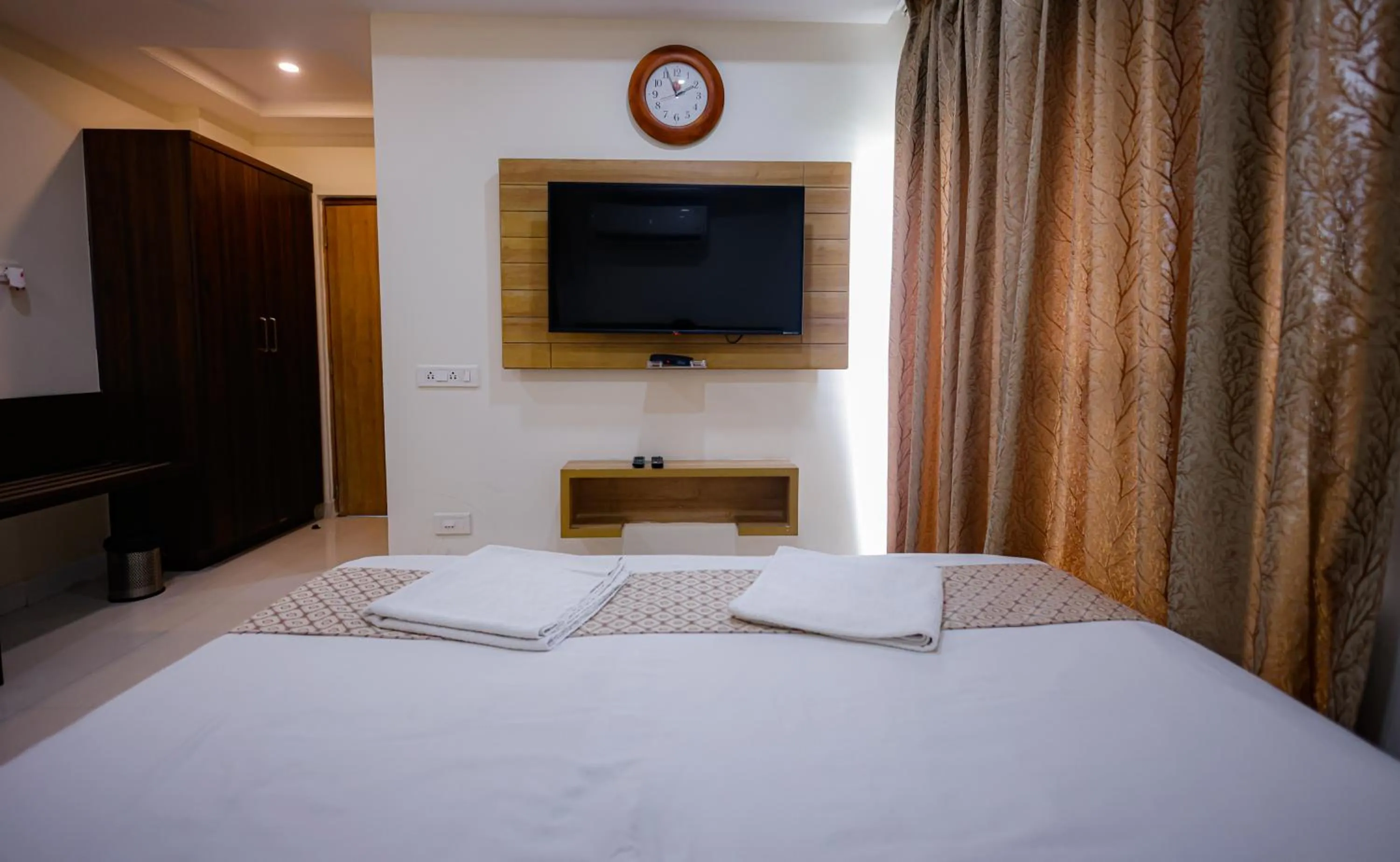 TV and multimedia, Bed in M Square Hotel